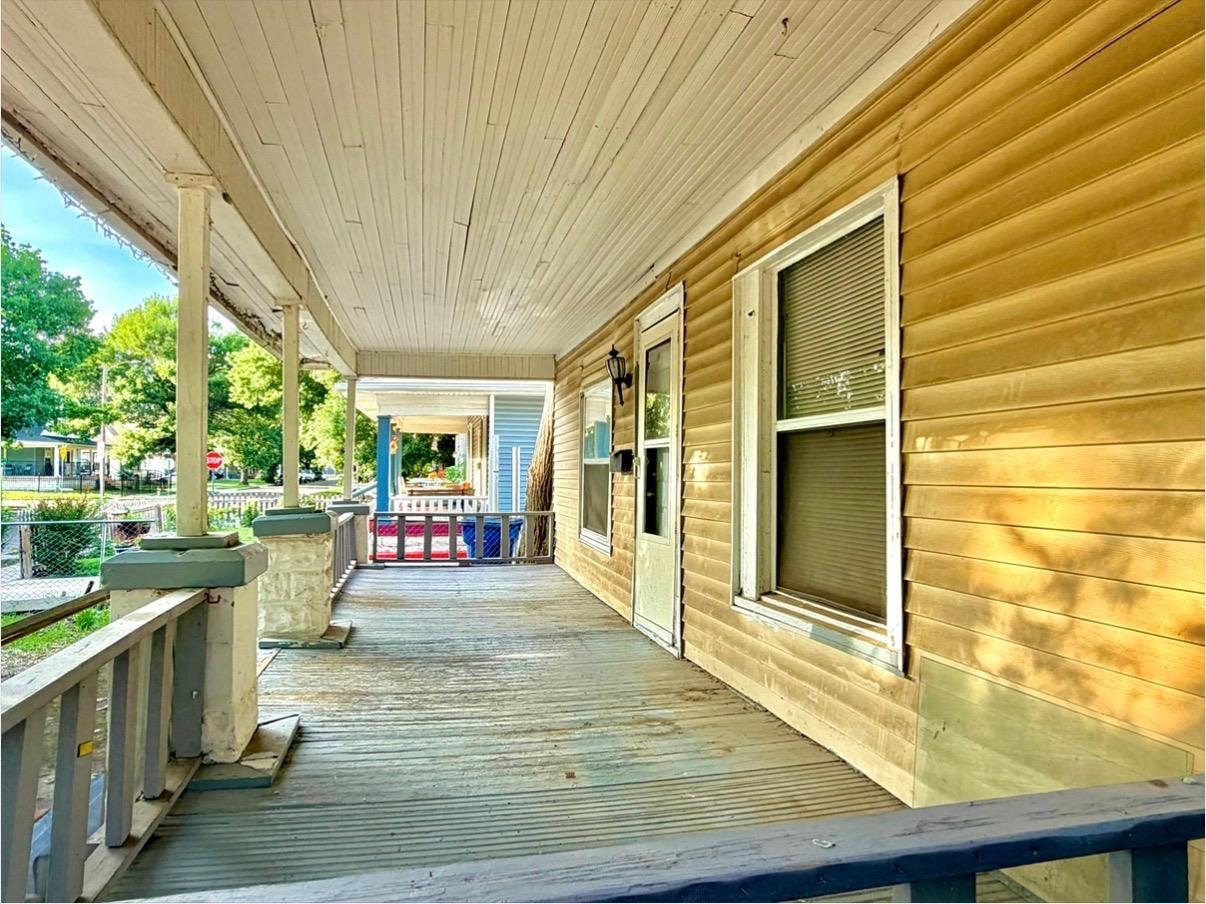 210 S Poplar St. Property Photo 2