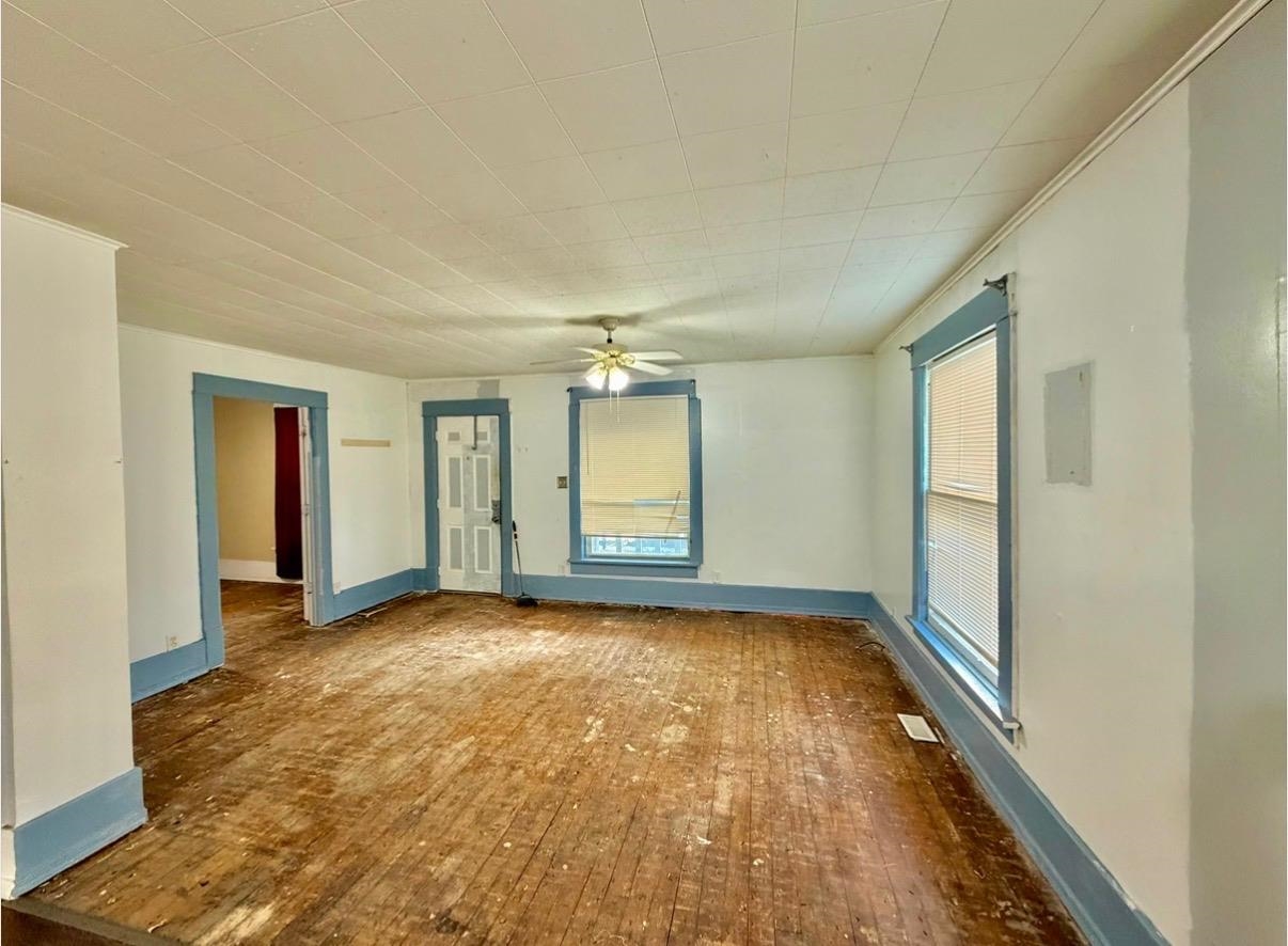 210 S Poplar St. Property Photo 4