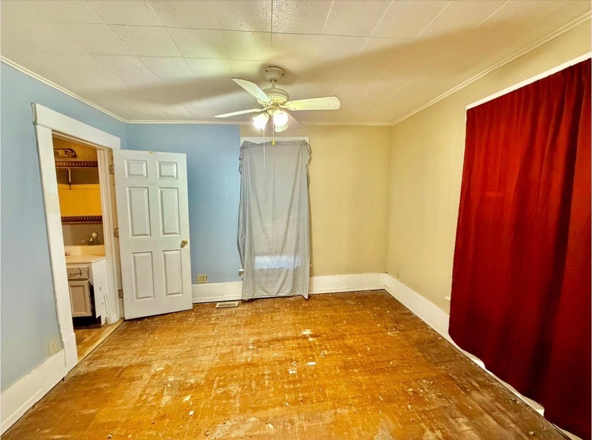 210 S Poplar St. Property Photo 6