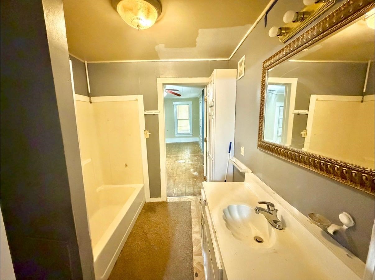 210 S Poplar St. Property Photo 7