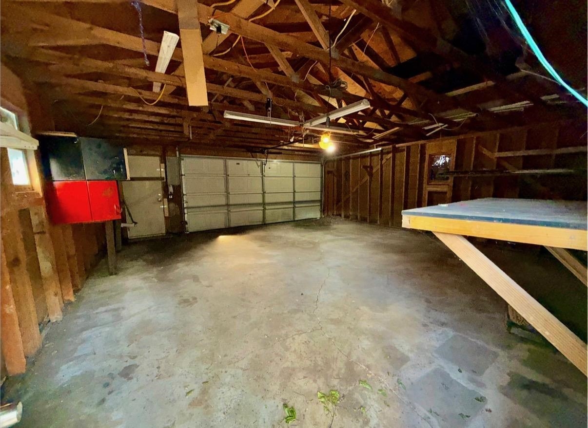 210 S Poplar St. Property Photo 14