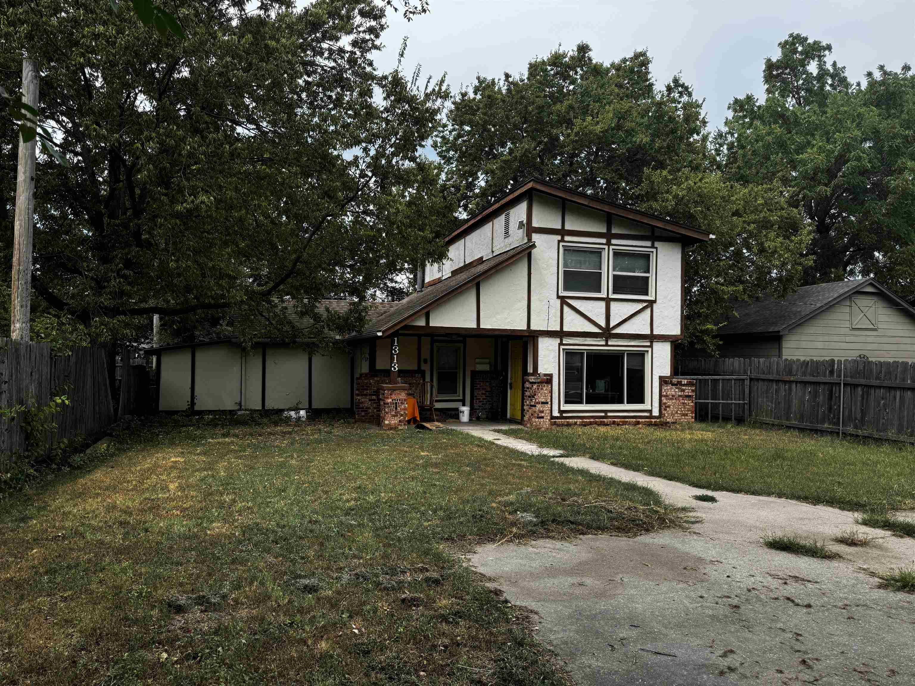 1313 S Fern St Property Photo 1