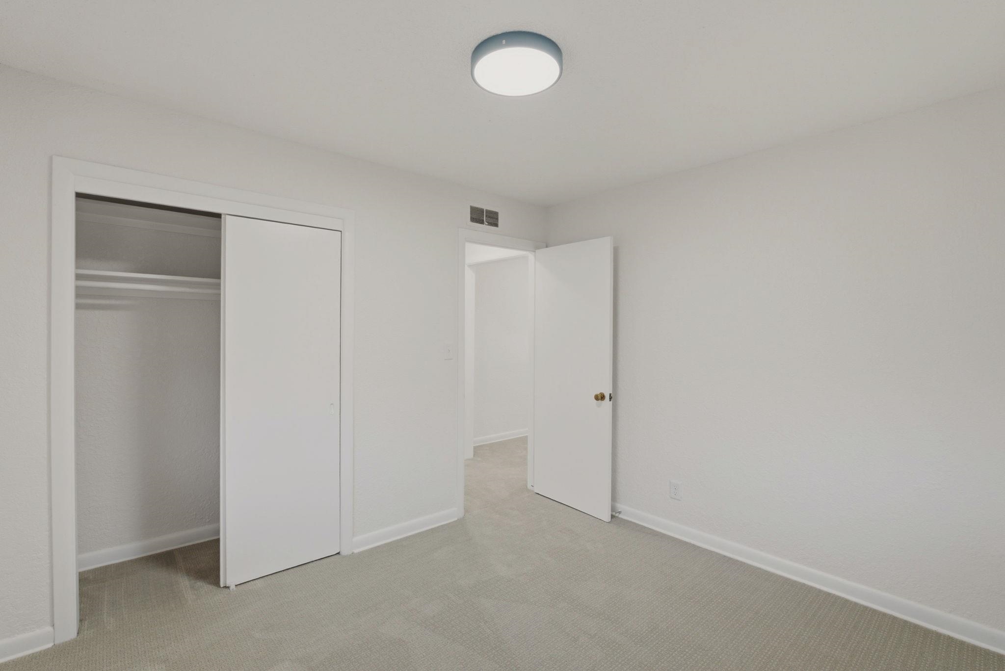 1008 W 45th St S Property Photo 16