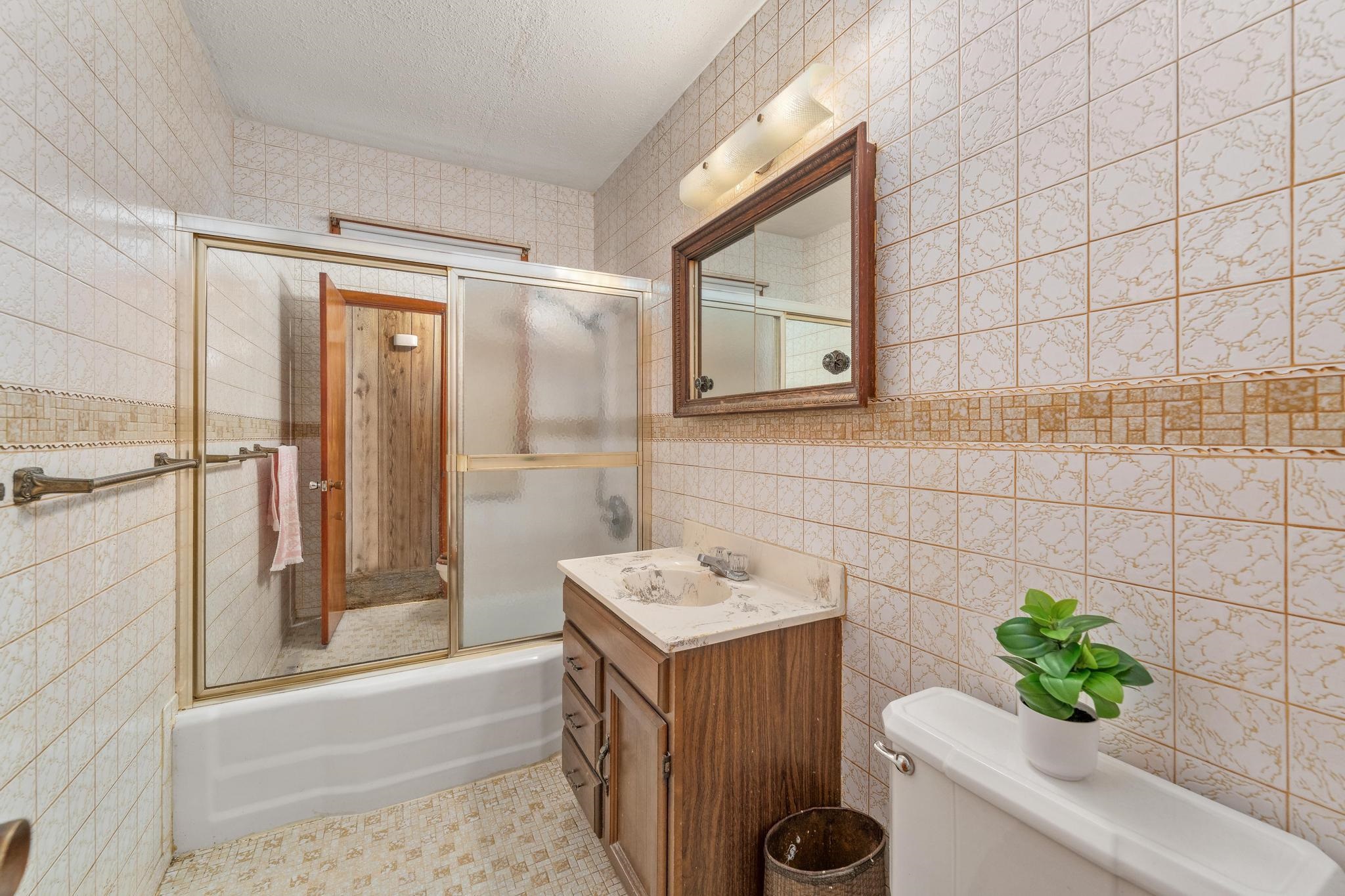 1715 E Mona Ln Property Photo 5