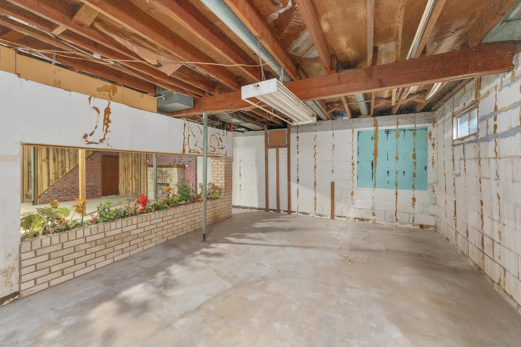 1715 E Mona Ln Property Photo 10