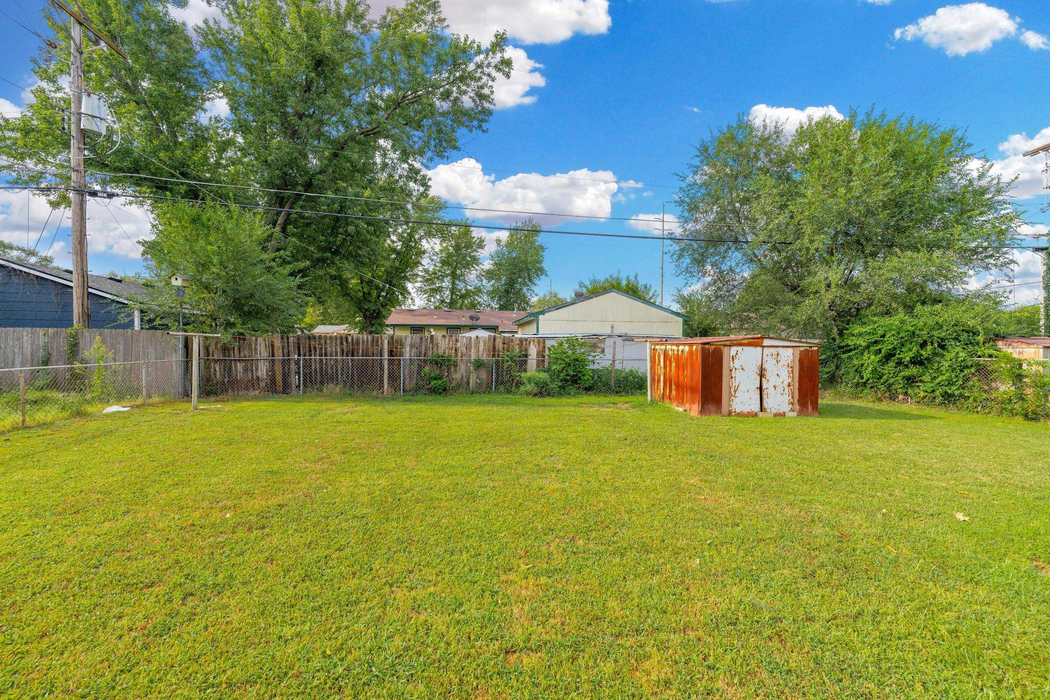 1715 E Mona Ln Property Photo 13