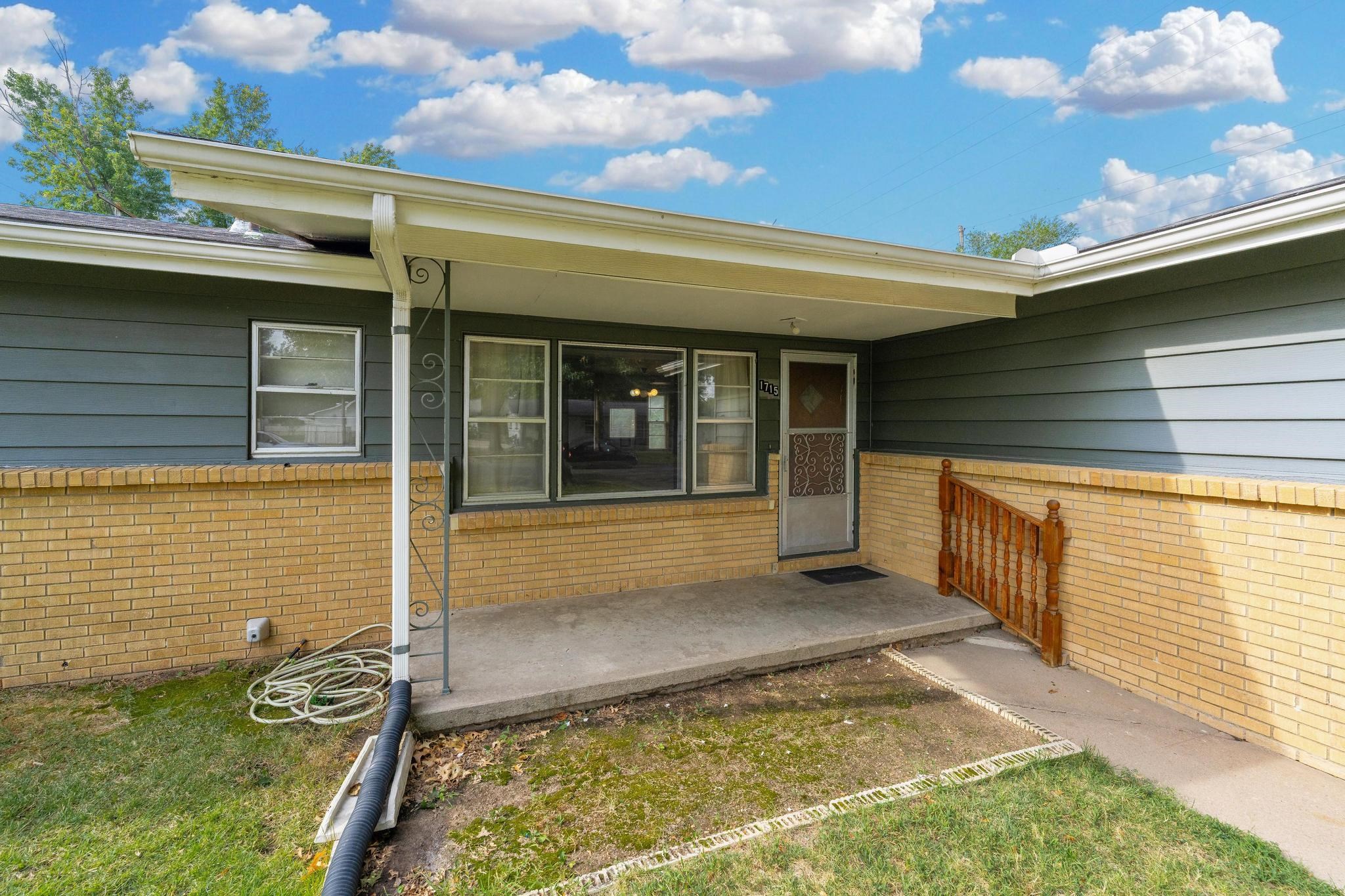 1715 E Mona Ln Property Photo 14