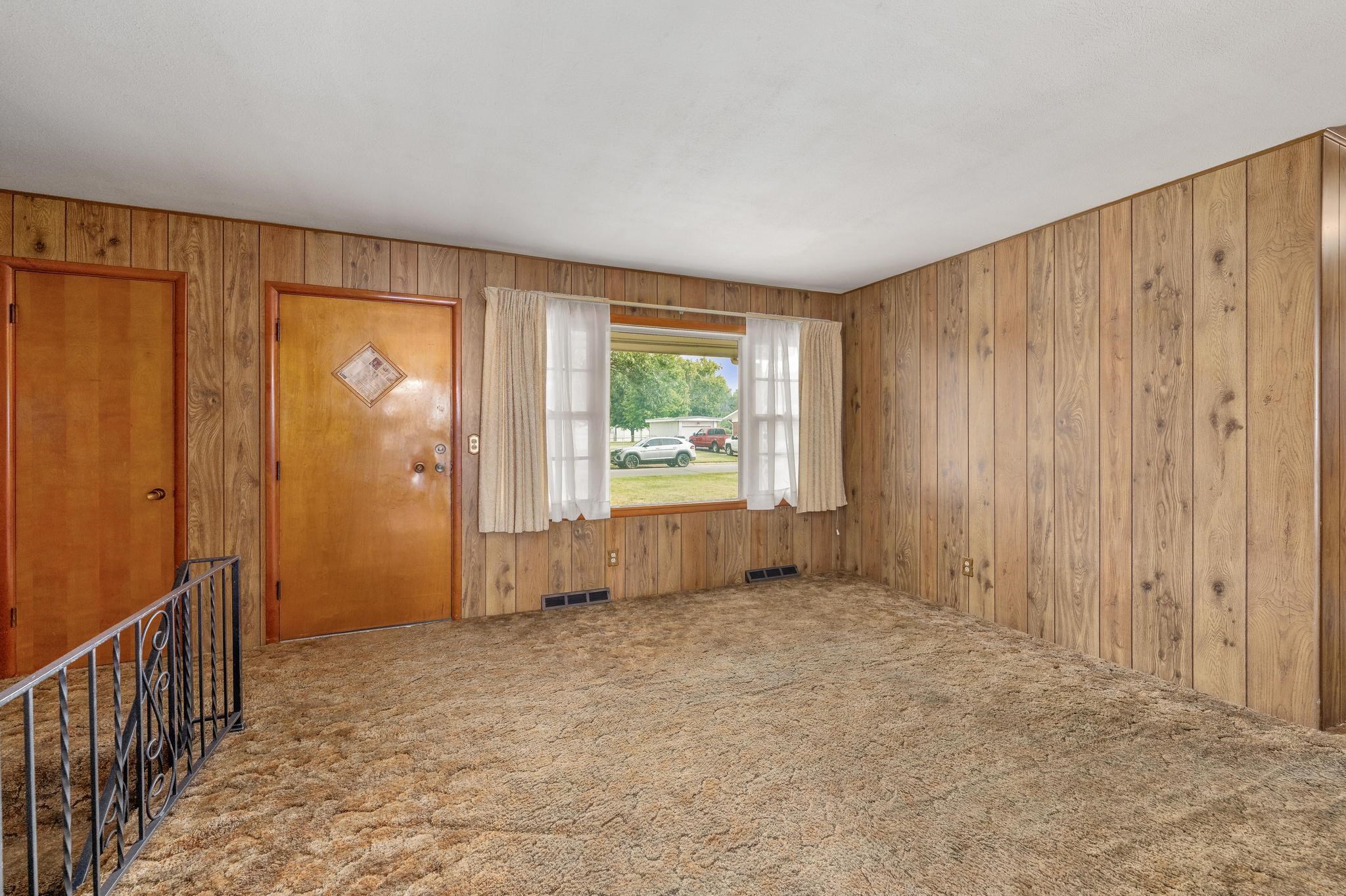 1715 E Mona Ln Property Photo 17