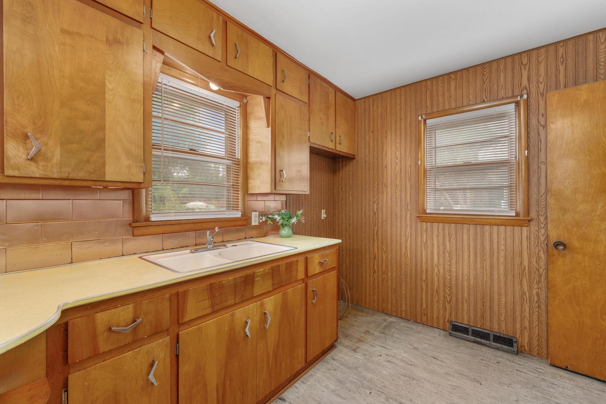 1715 E Mona Ln Property Photo 21
