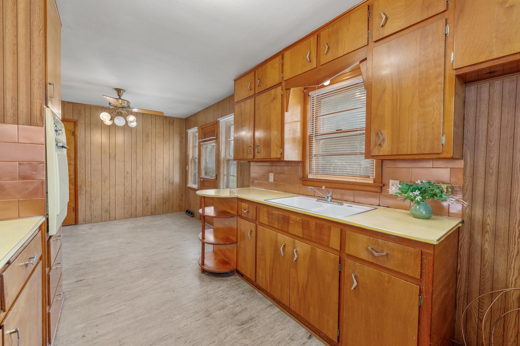 1715 E Mona Ln Property Photo 23