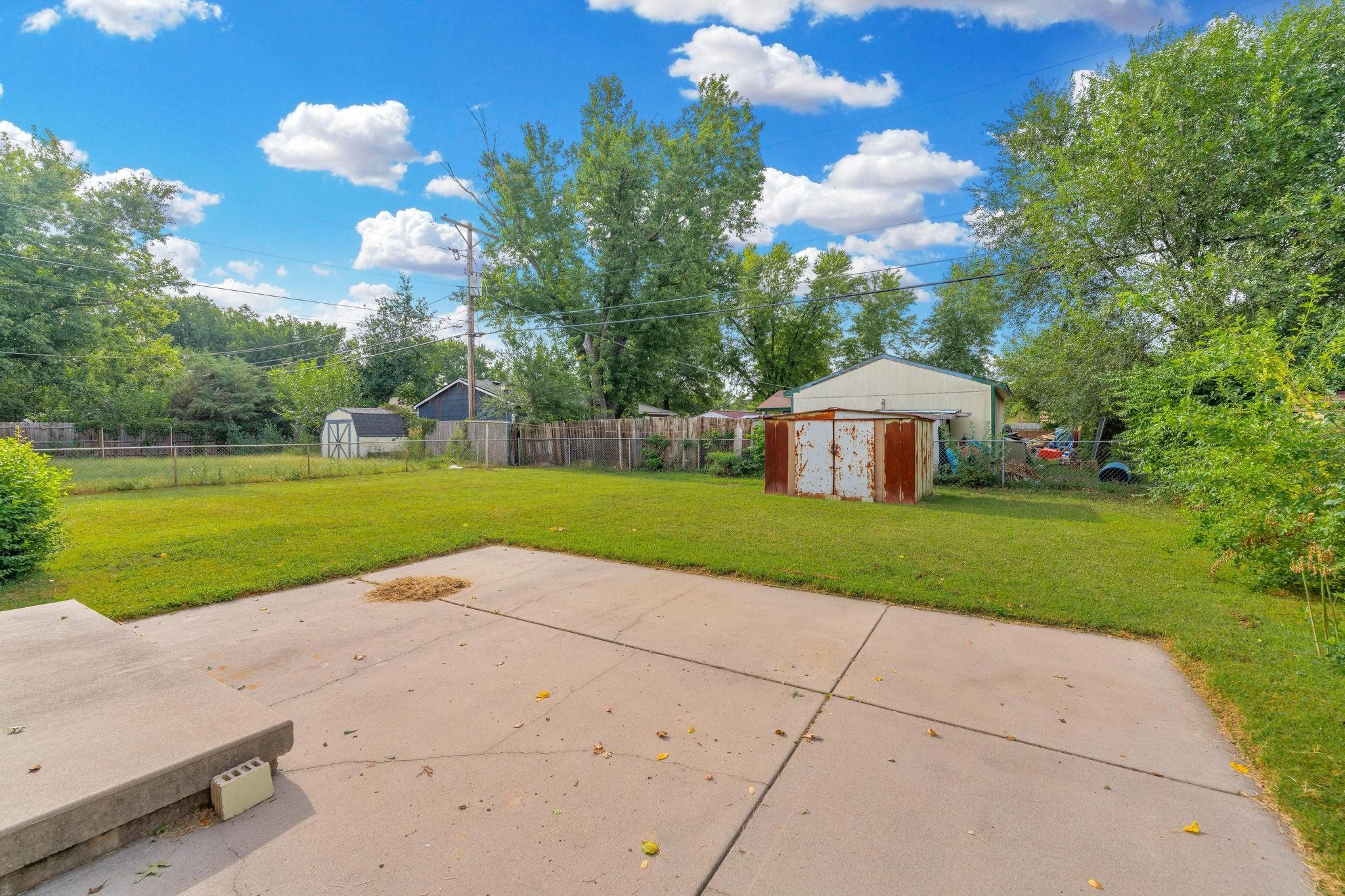 1715 E Mona Ln Property Photo 29