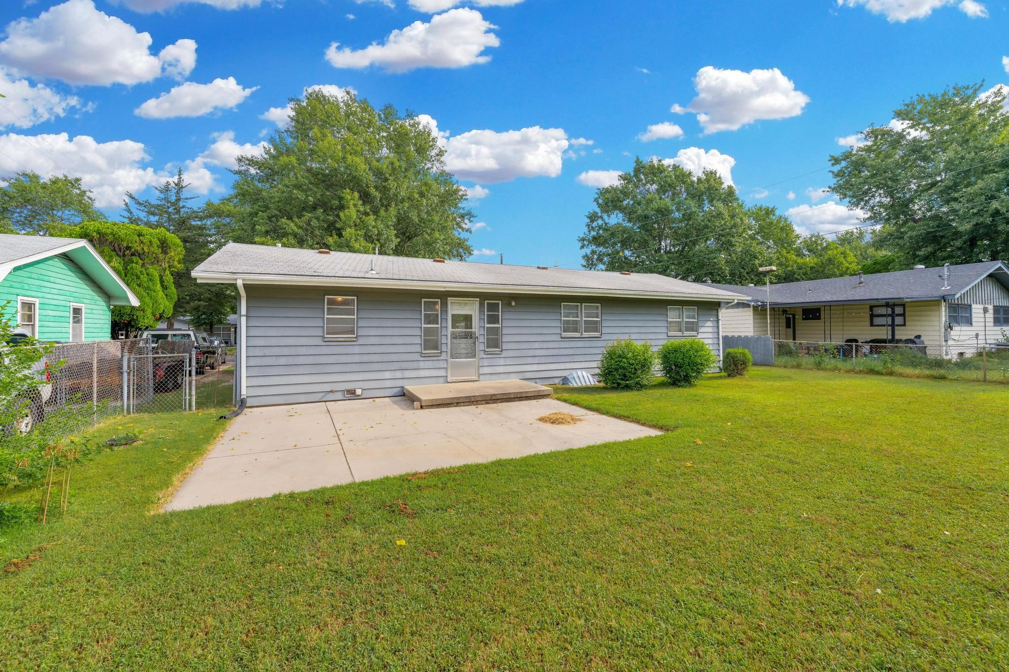1715 E Mona Ln Property Photo 30