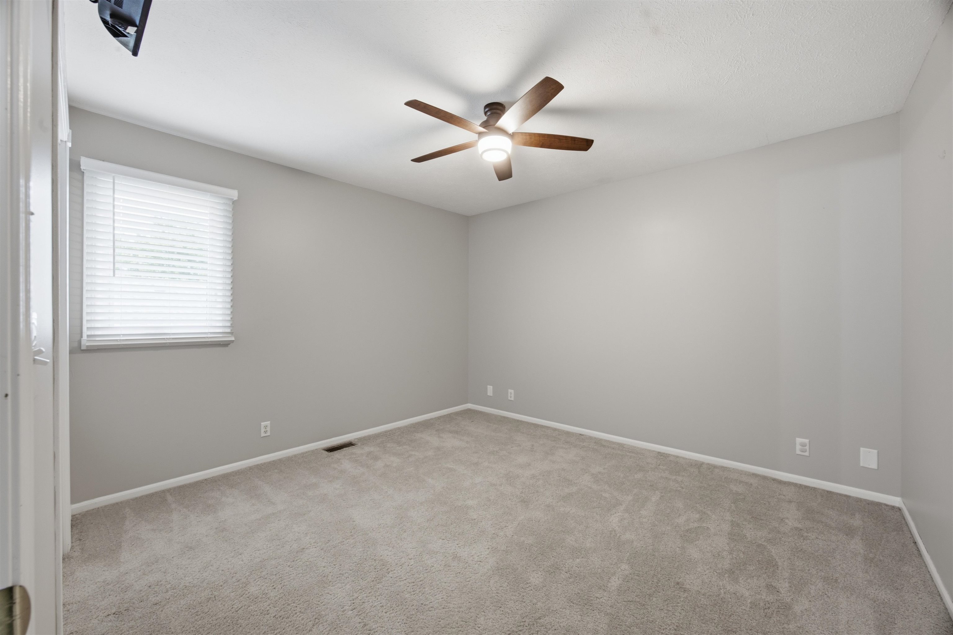 2526 N Hazelwood St Property Photo 23