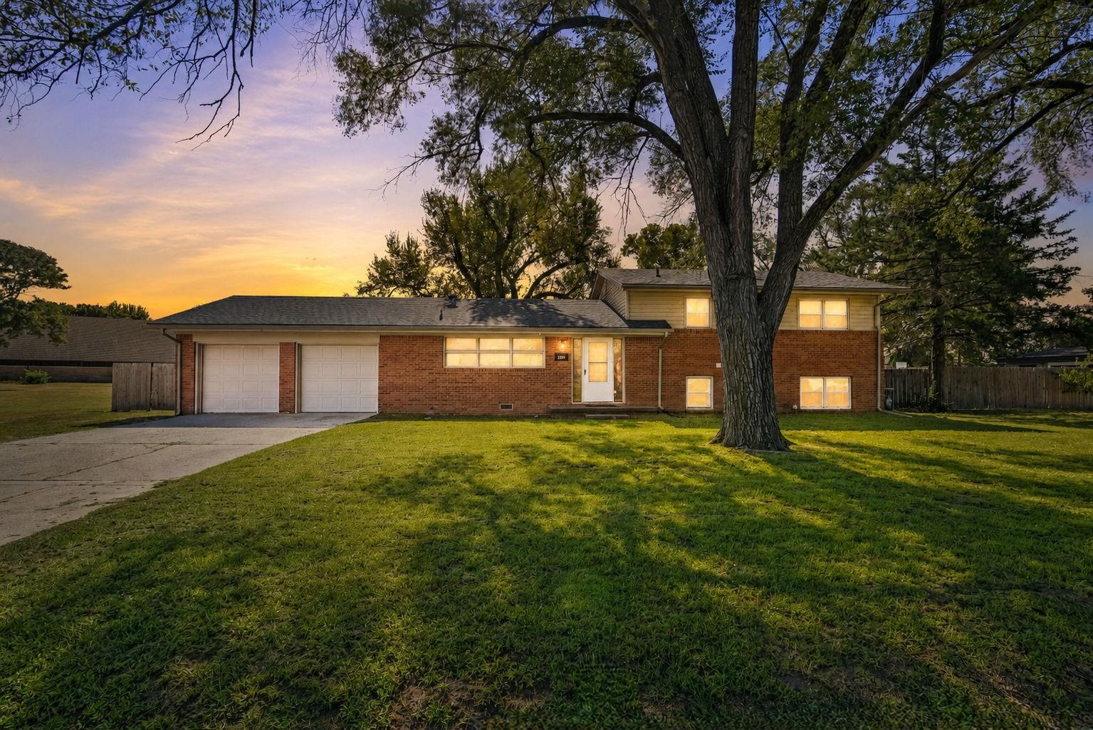 2244 N Marigold