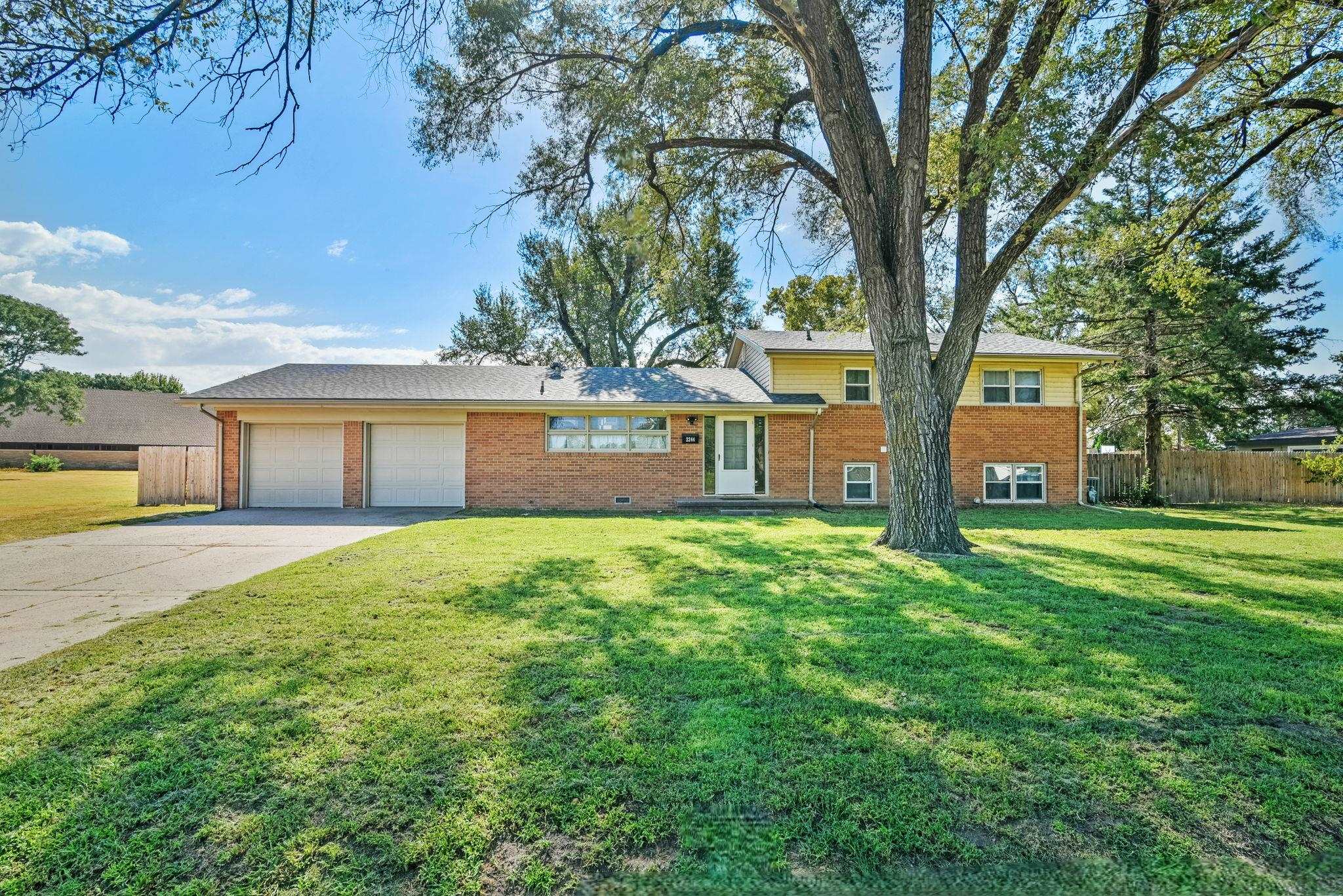 2244 N Marigold Property Photo 2