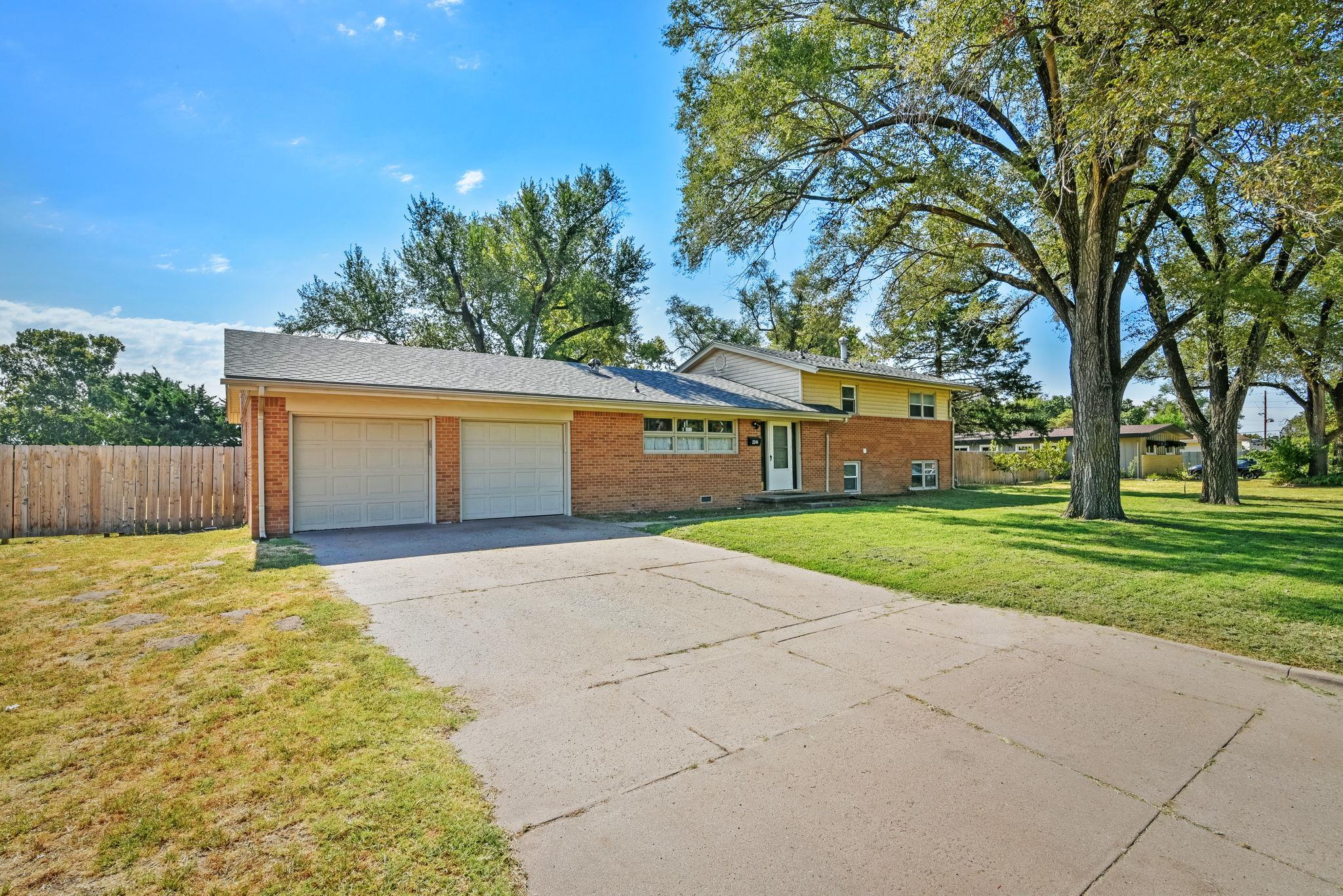 2244 N Marigold Property Photo 3