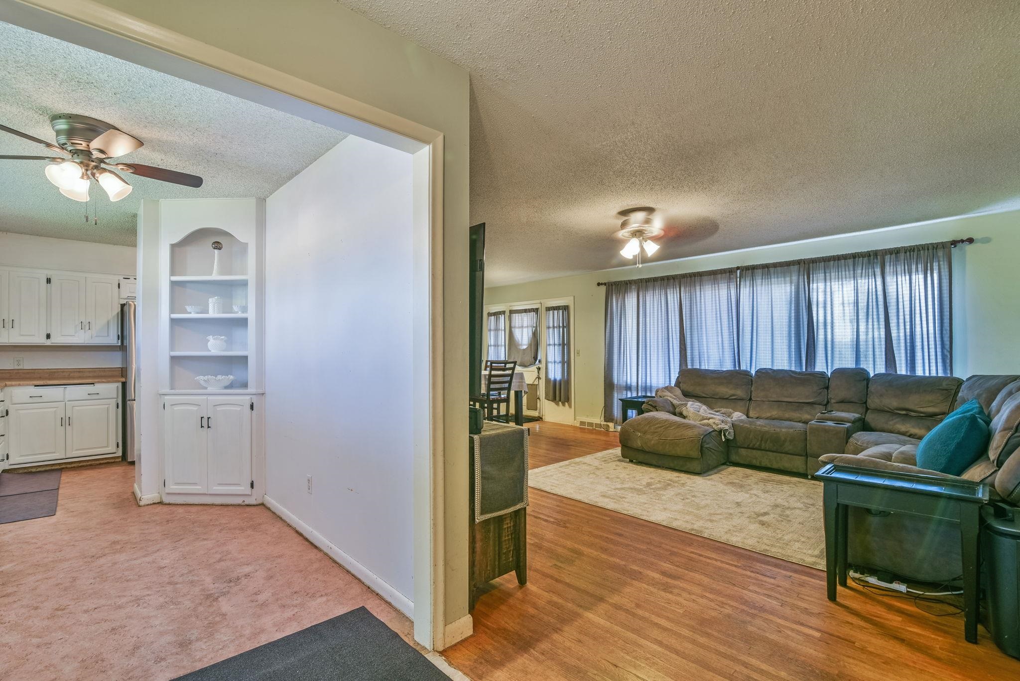 2244 N Marigold Property Photo 7