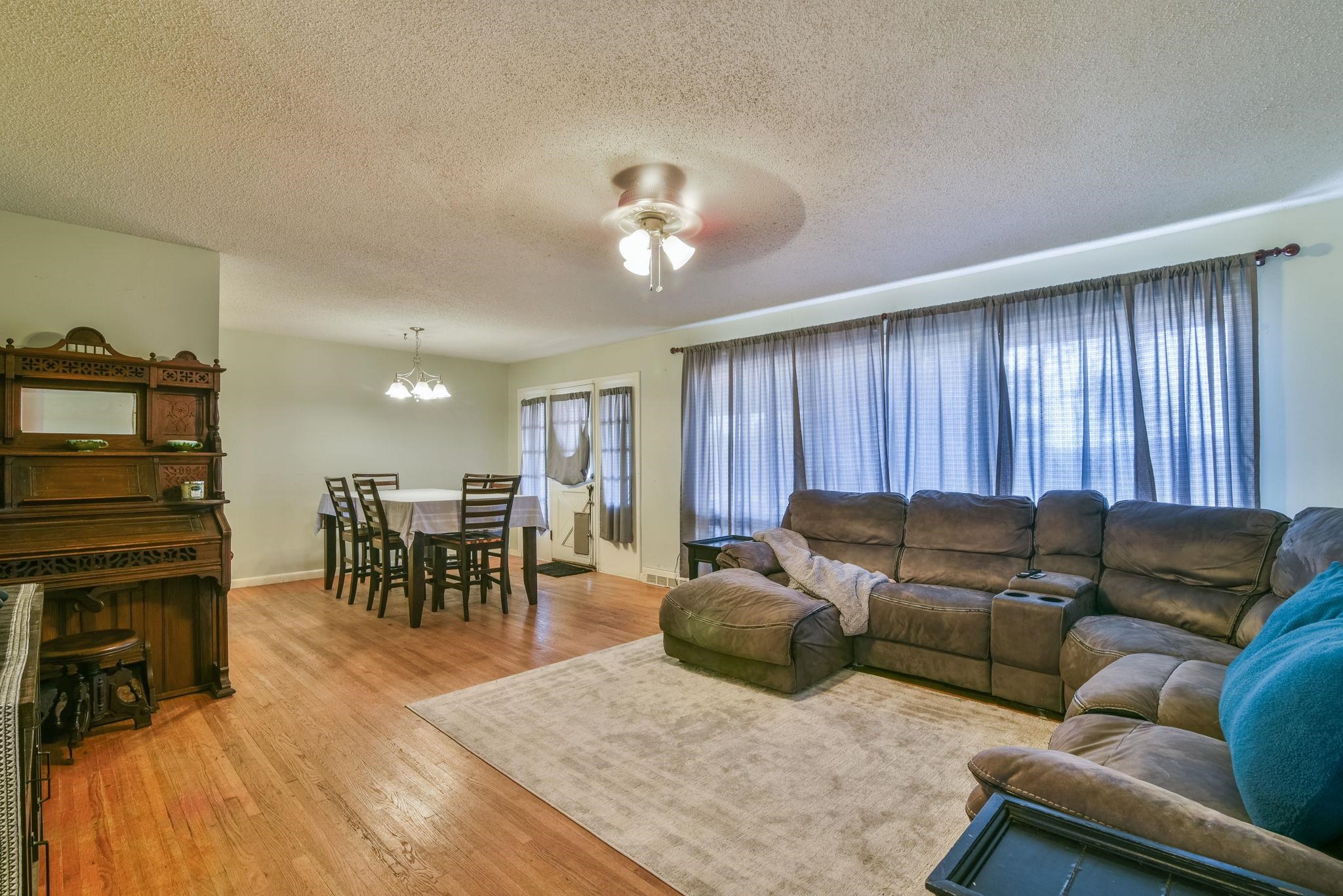 2244 N Marigold Property Photo 8
