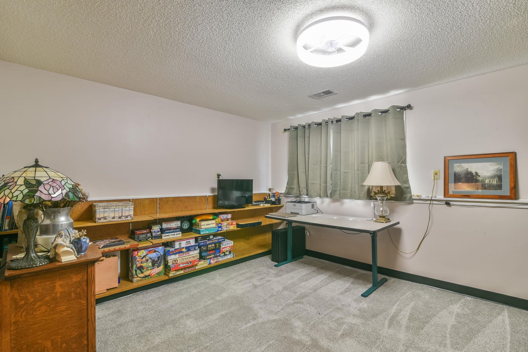 2244 N Marigold Property Photo 19
