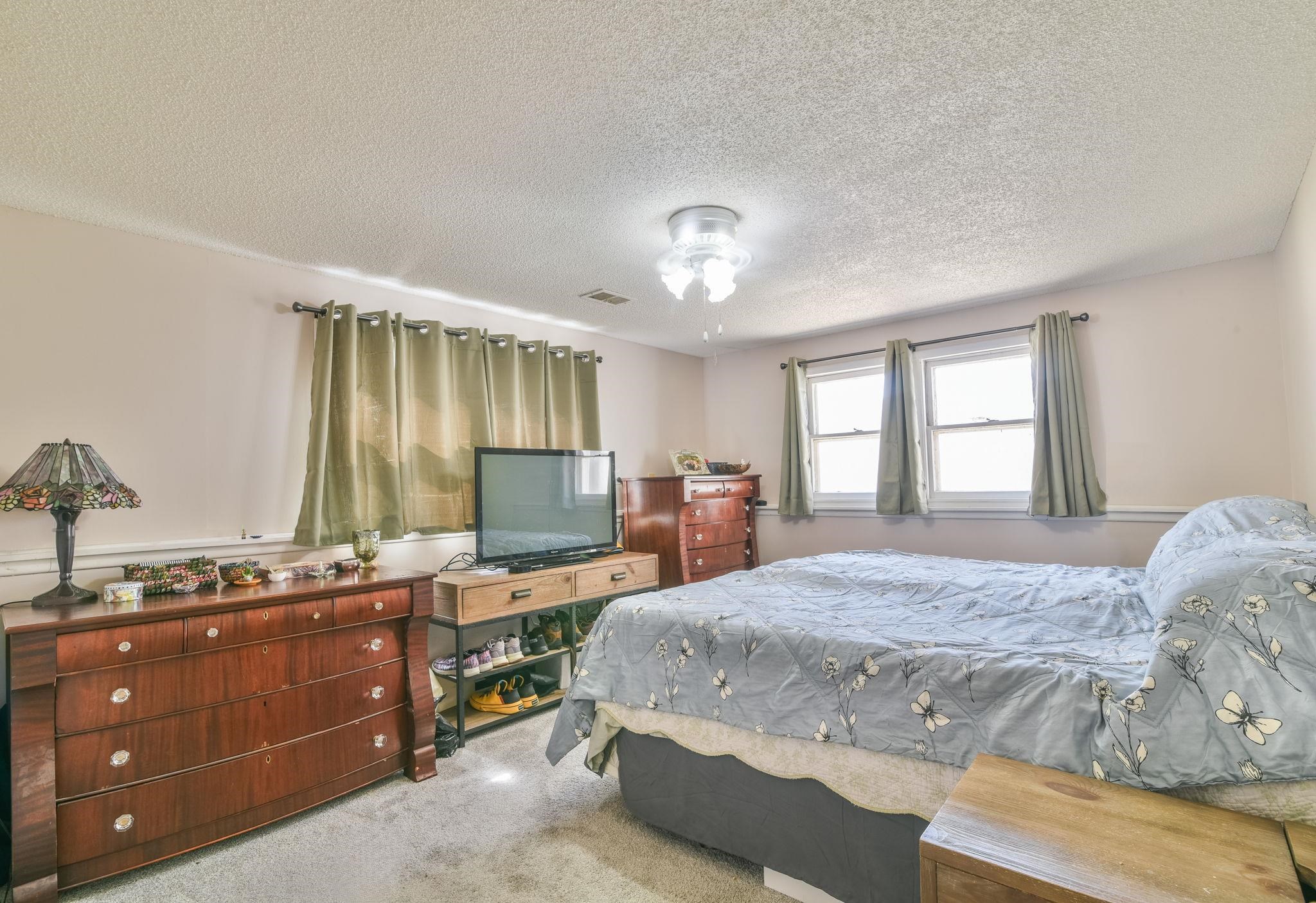 2244 N Marigold Property Photo 21