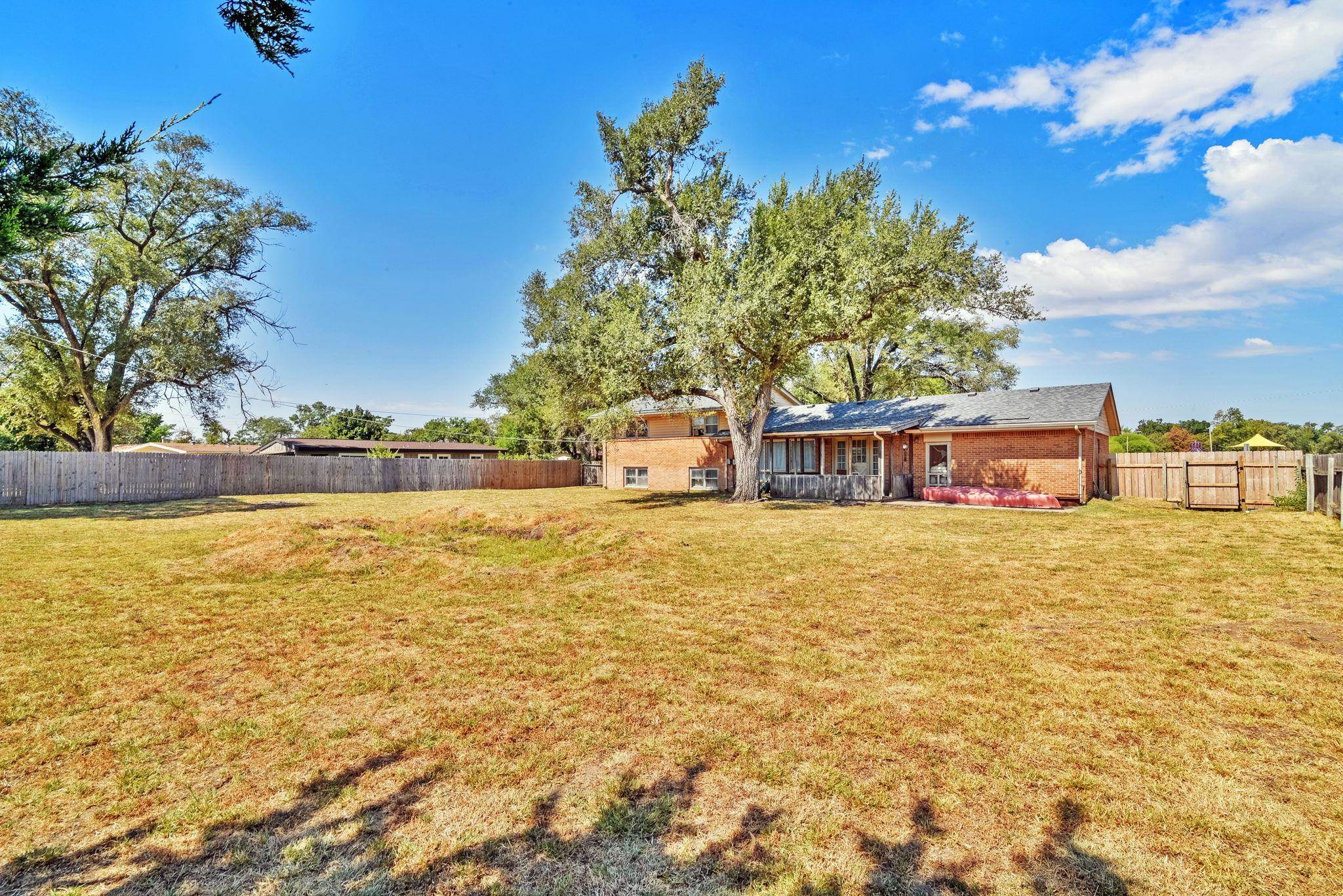 2244 N Marigold Property Photo 27