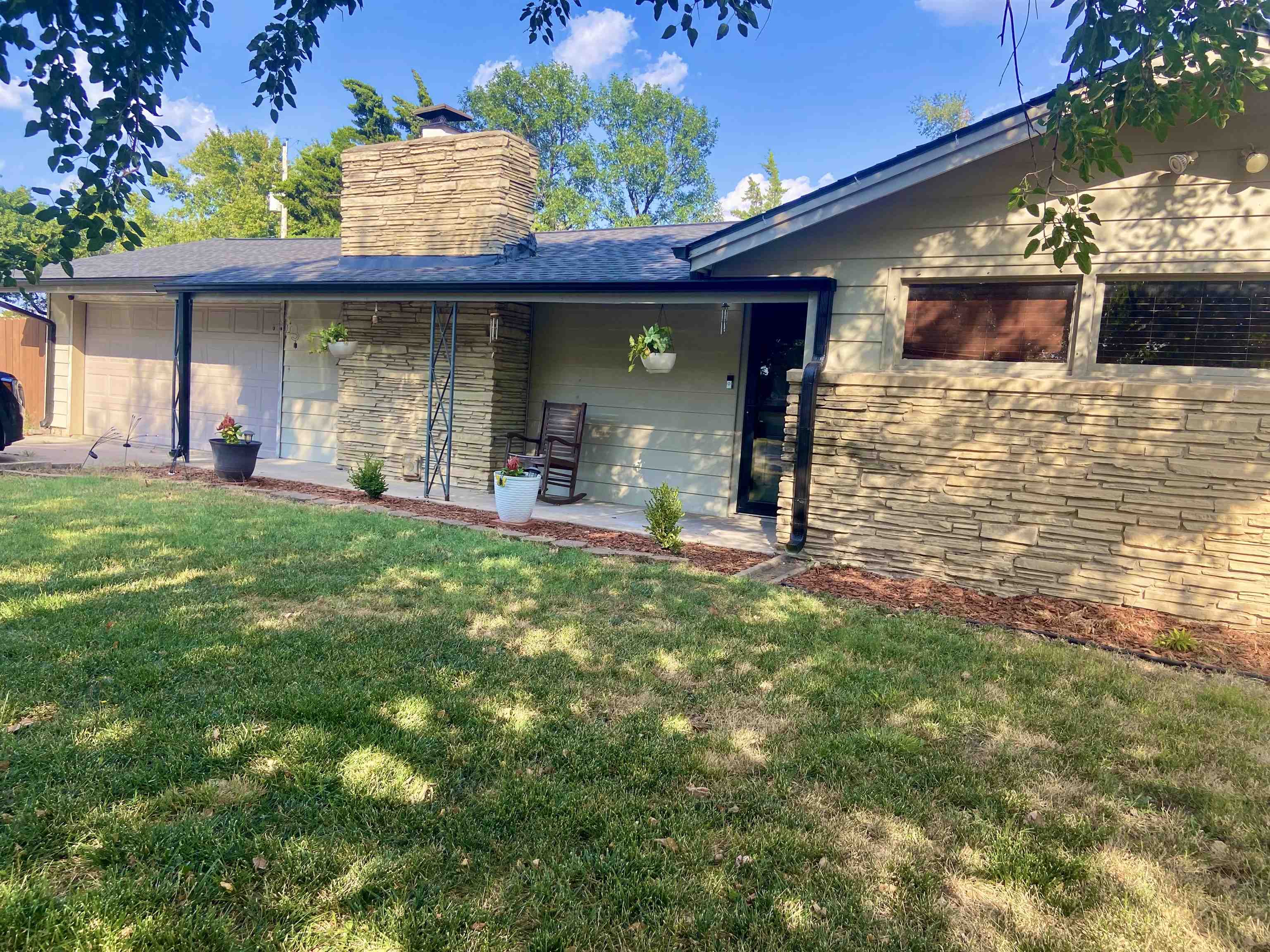342 S Winterset Ln Property Photo 2