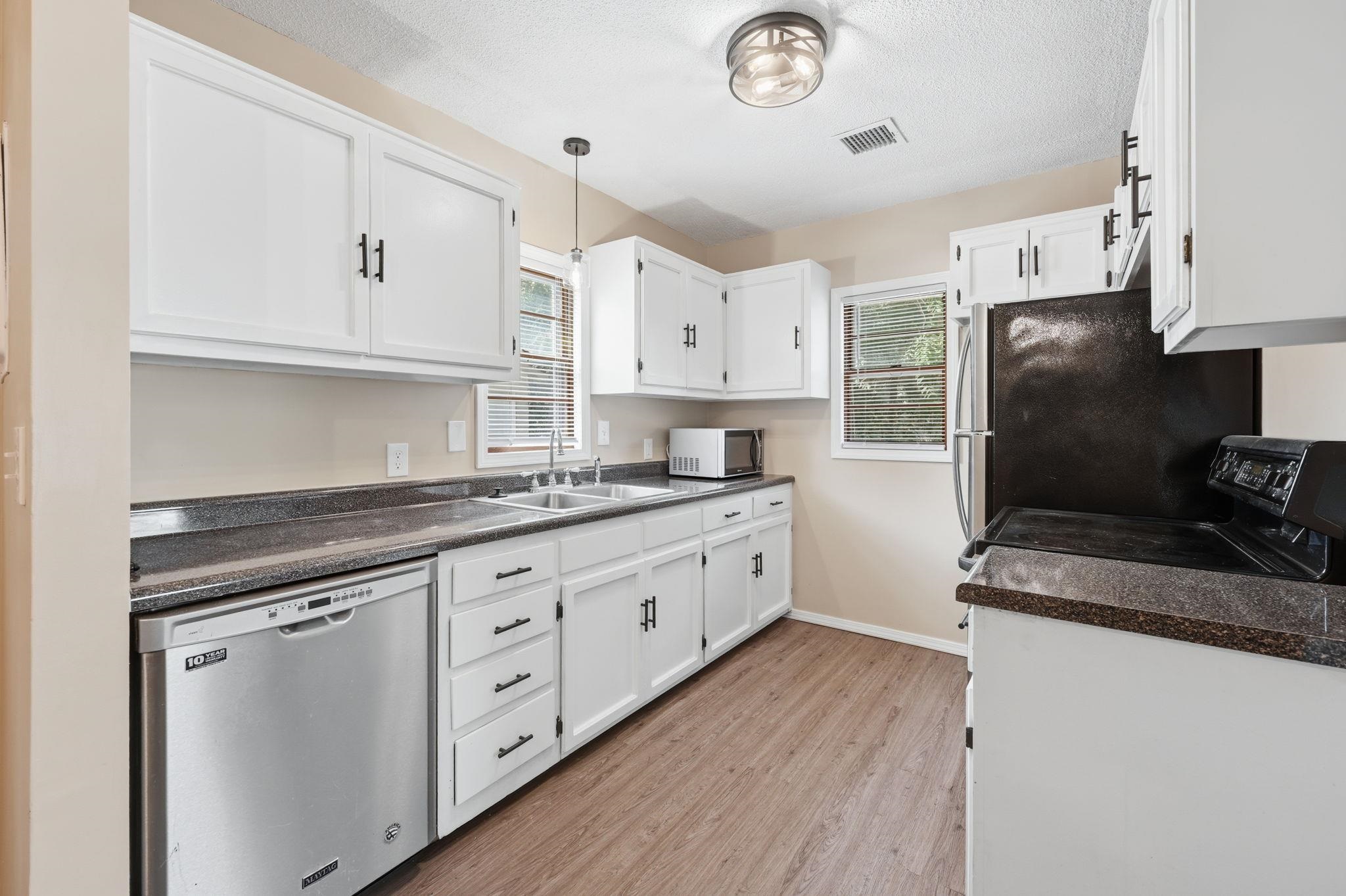 1415 E Evanston St Property Photo 4
