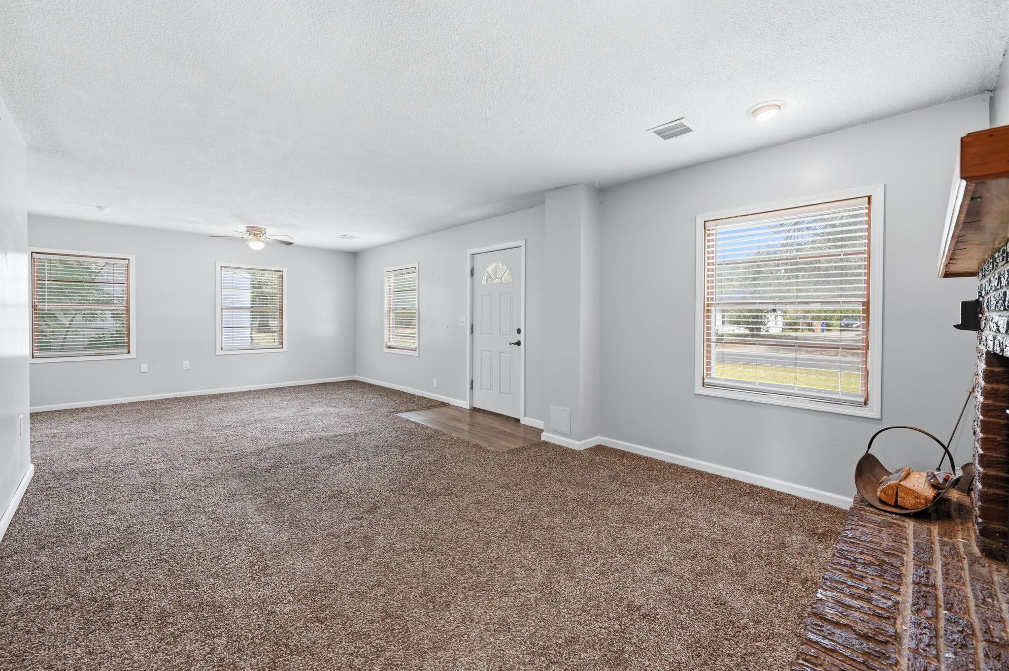 1415 E Evanston St Property Photo 6