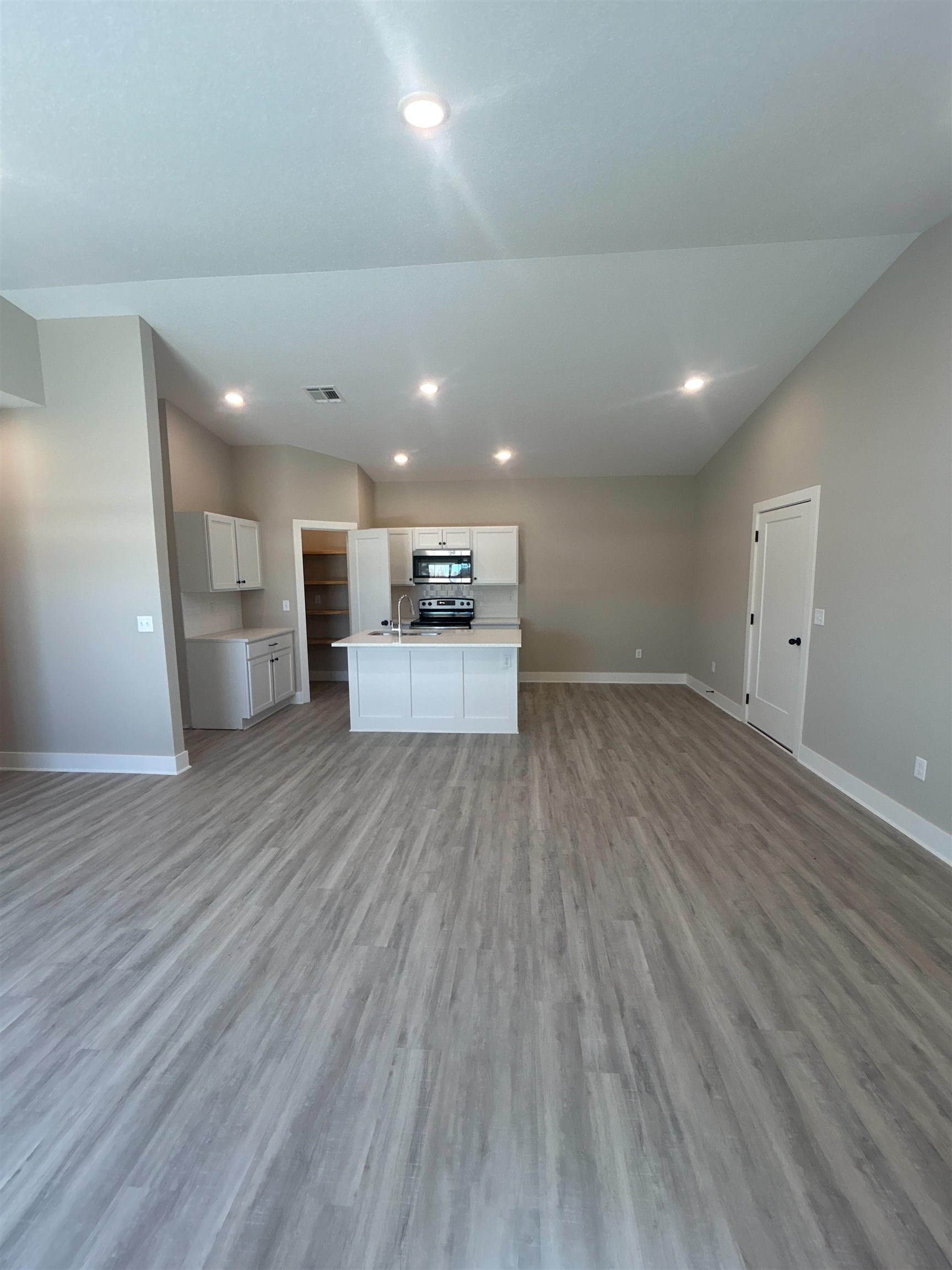 12805 E Blake St Property Photo 4