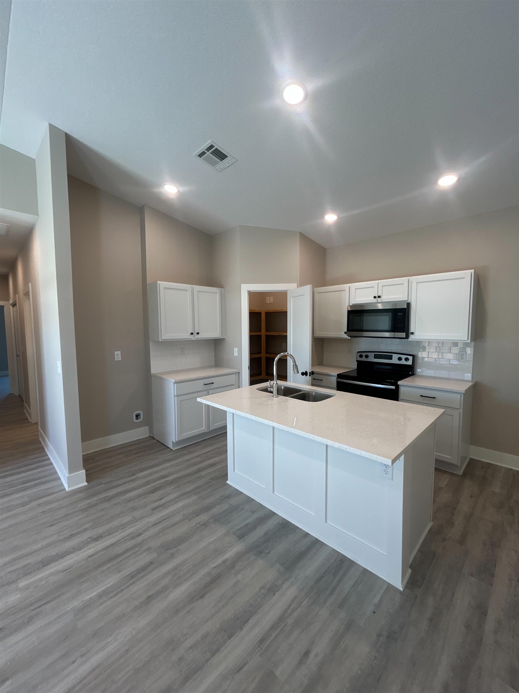 12805 E Blake St Property Photo 6