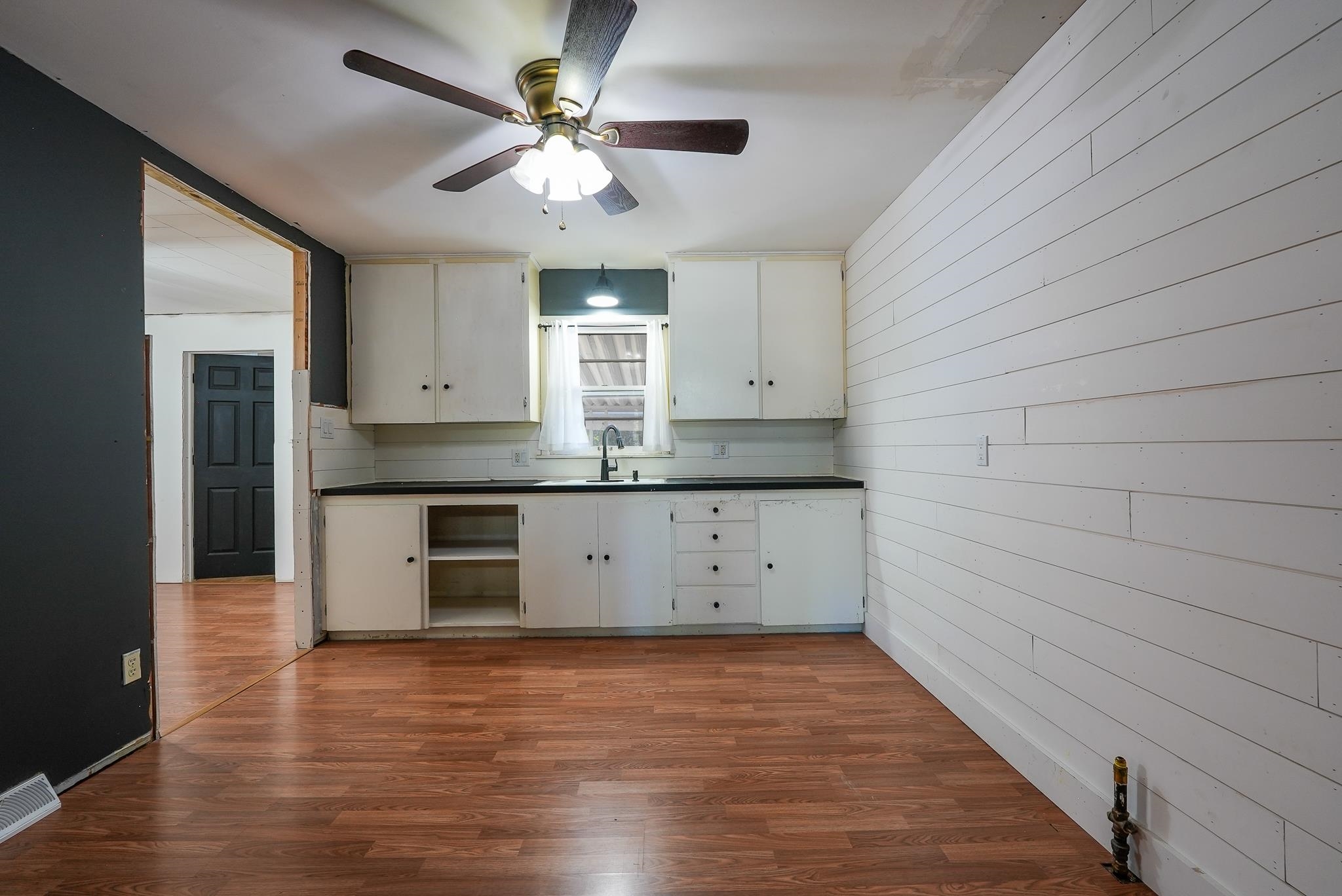 712 N 8th Property Photo 7