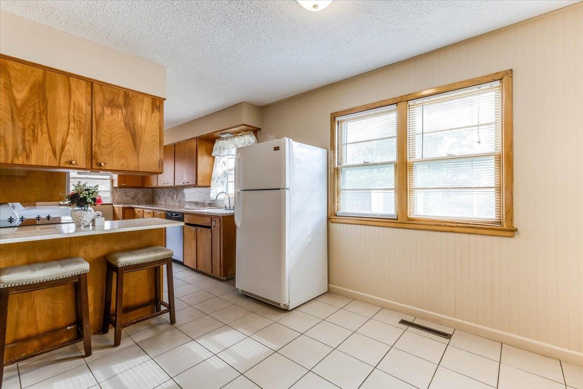 2834 S Laura St Property Photo 9