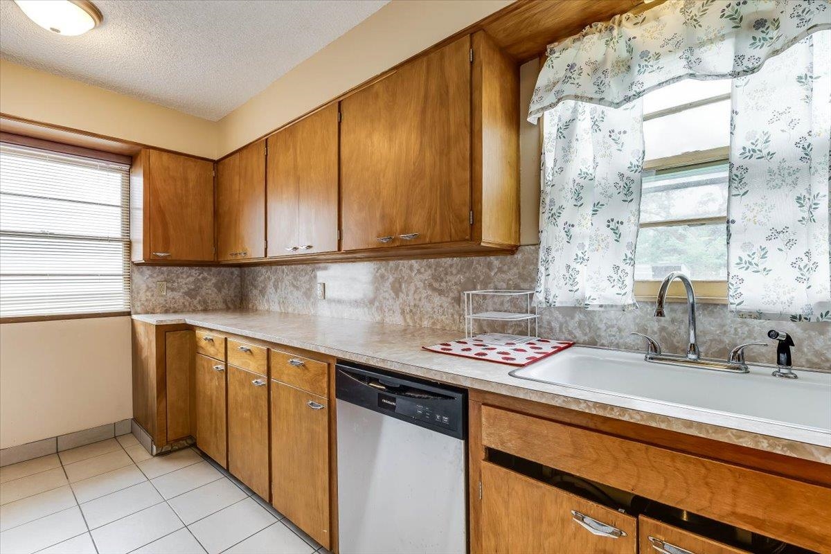 2834 S Laura St Property Photo 13