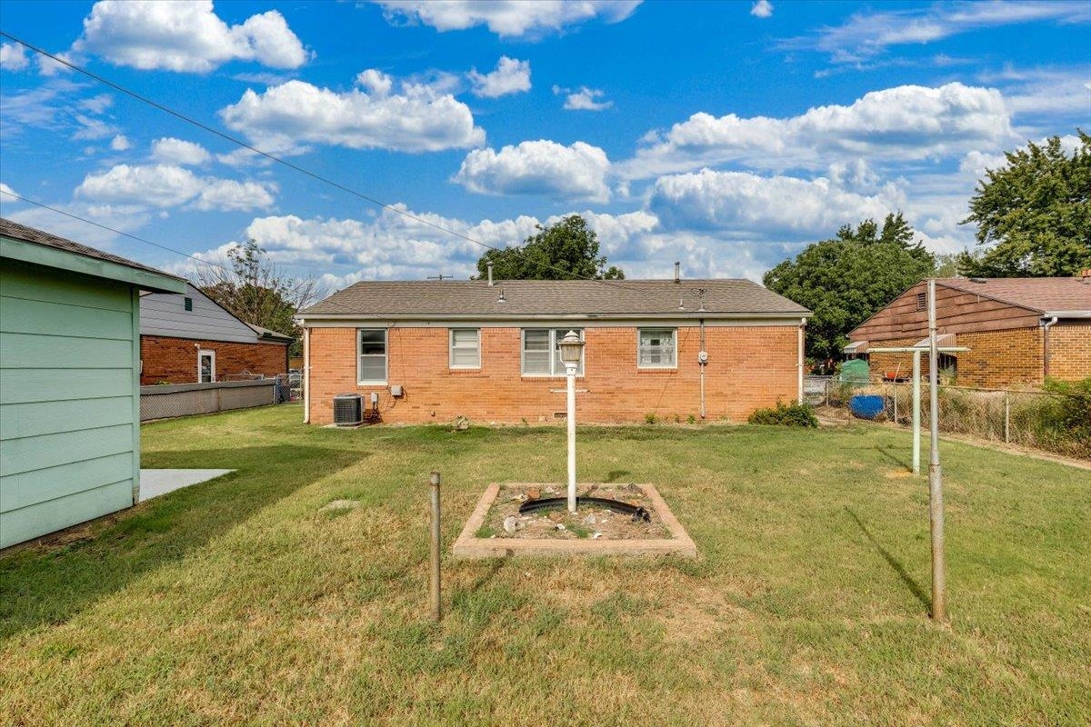 2834 S Laura St Property Photo 27