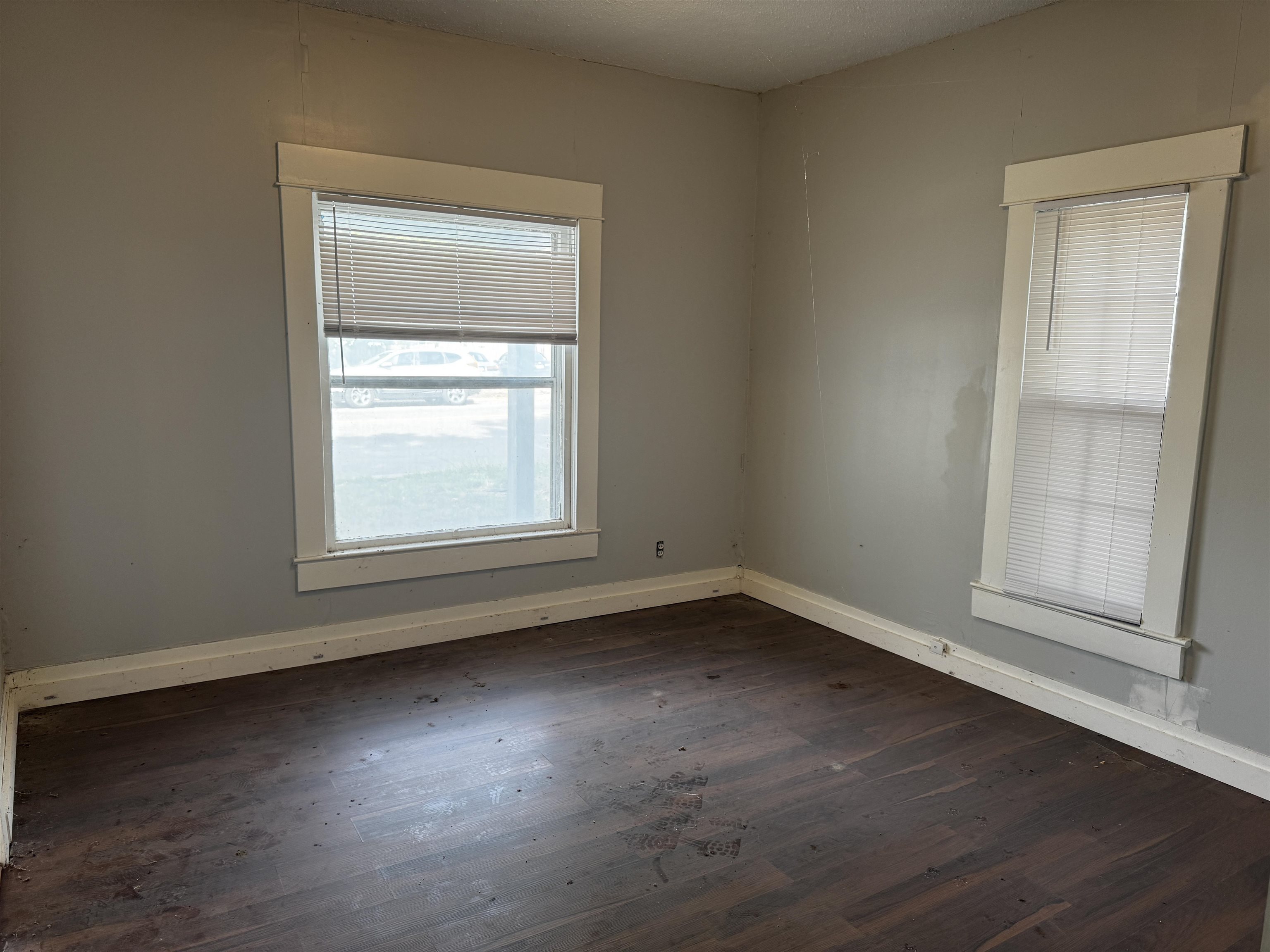 206 S Rose Hill Rd Property Photo 4