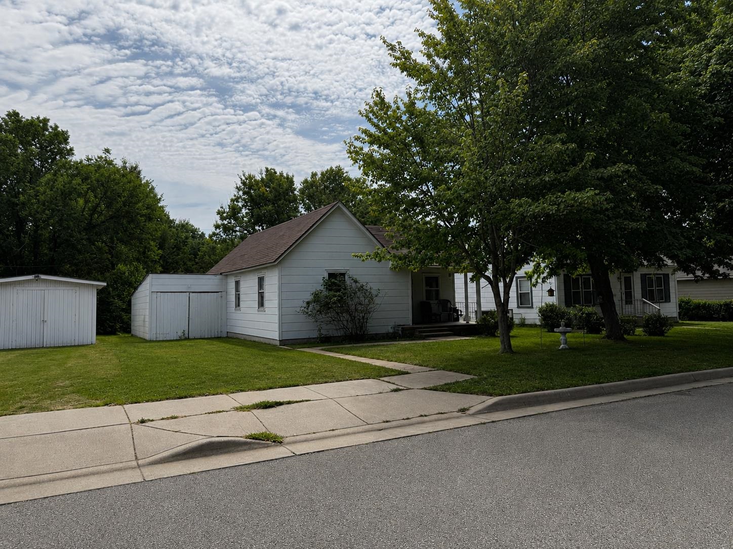 224 N Residence St Property Photo 1