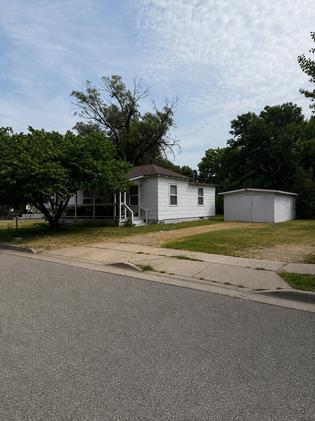 226 N Residence St Property Photo 1
