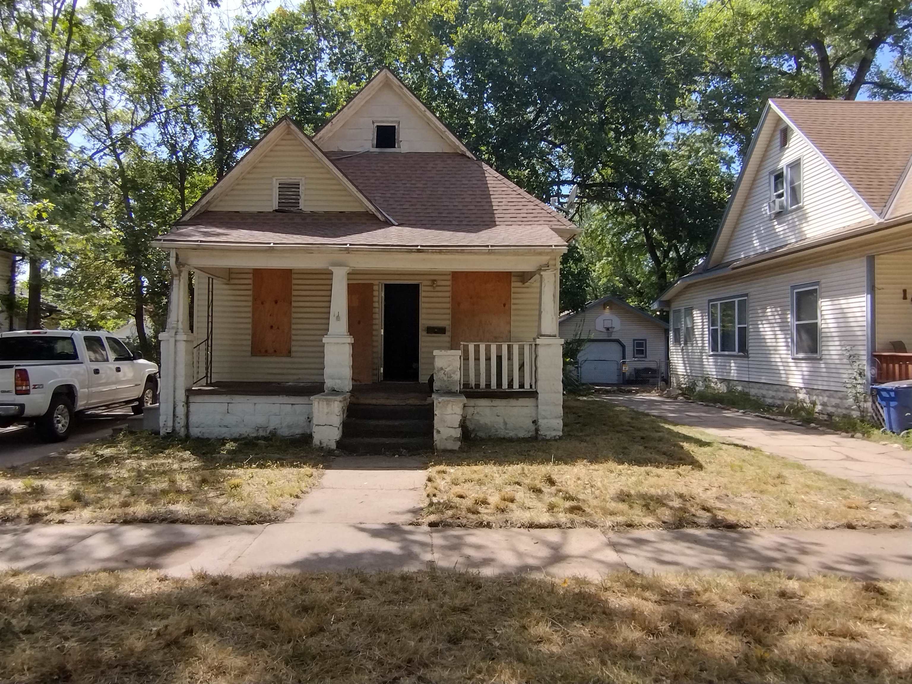1413 S Ellis Property Photo 1