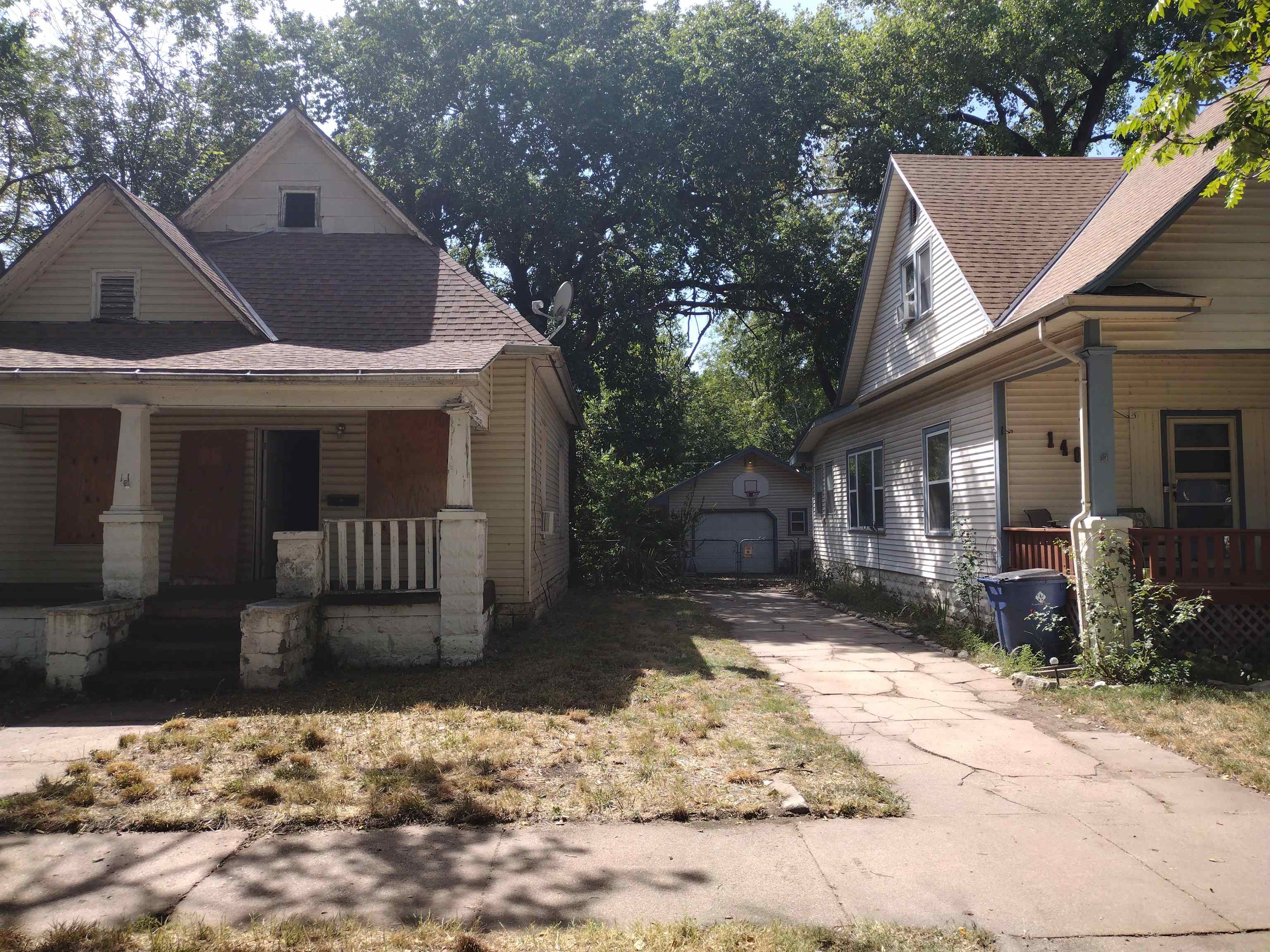 1413 S Ellis Property Photo 2