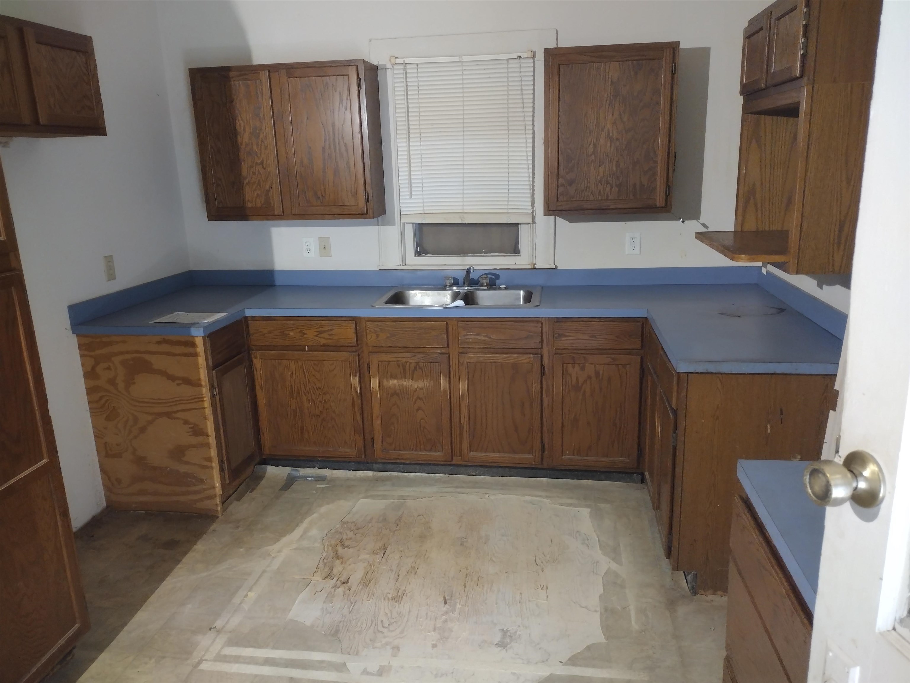 1413 S Ellis Property Photo 13