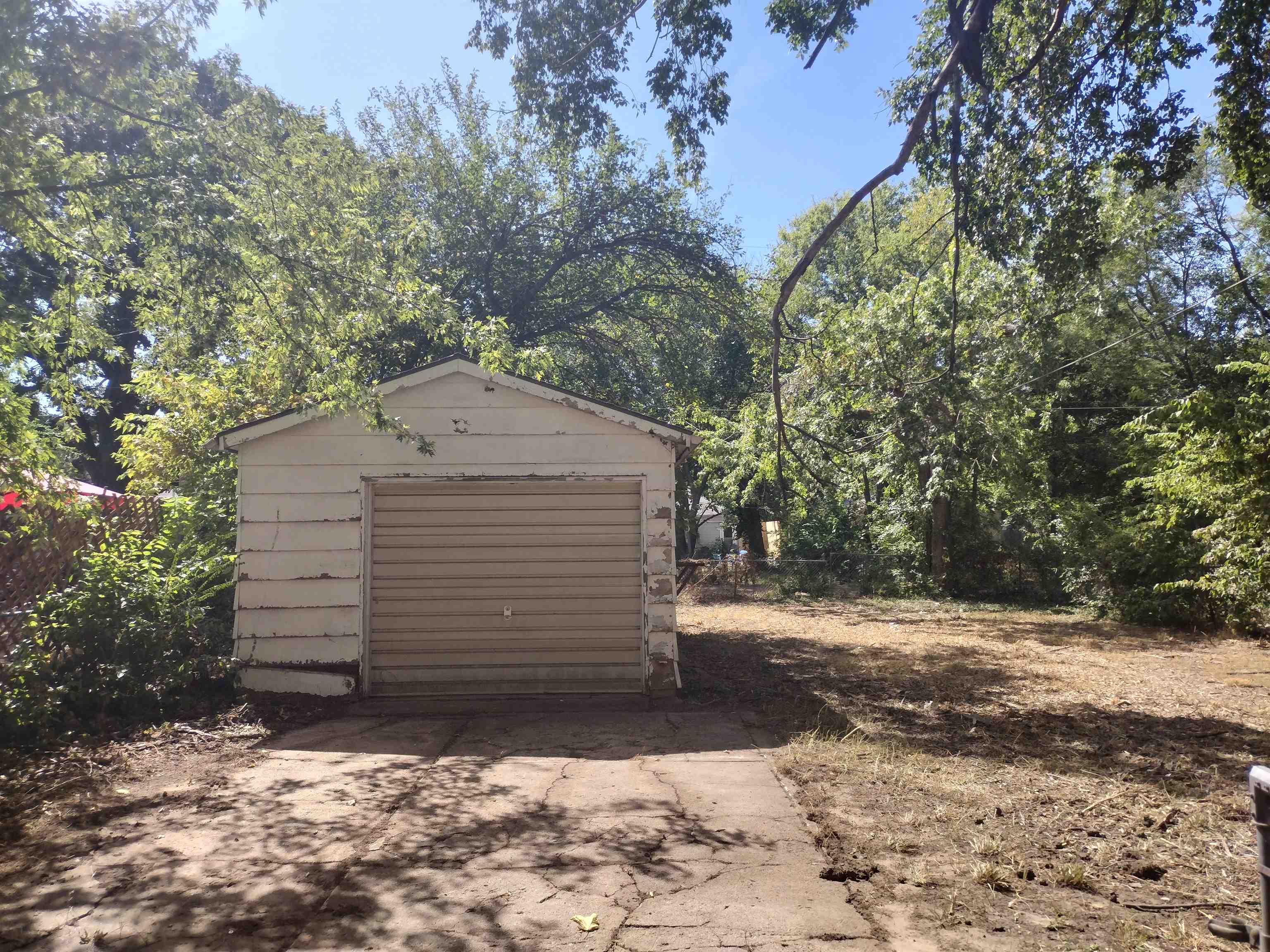 1413 S Ellis Property Photo 19