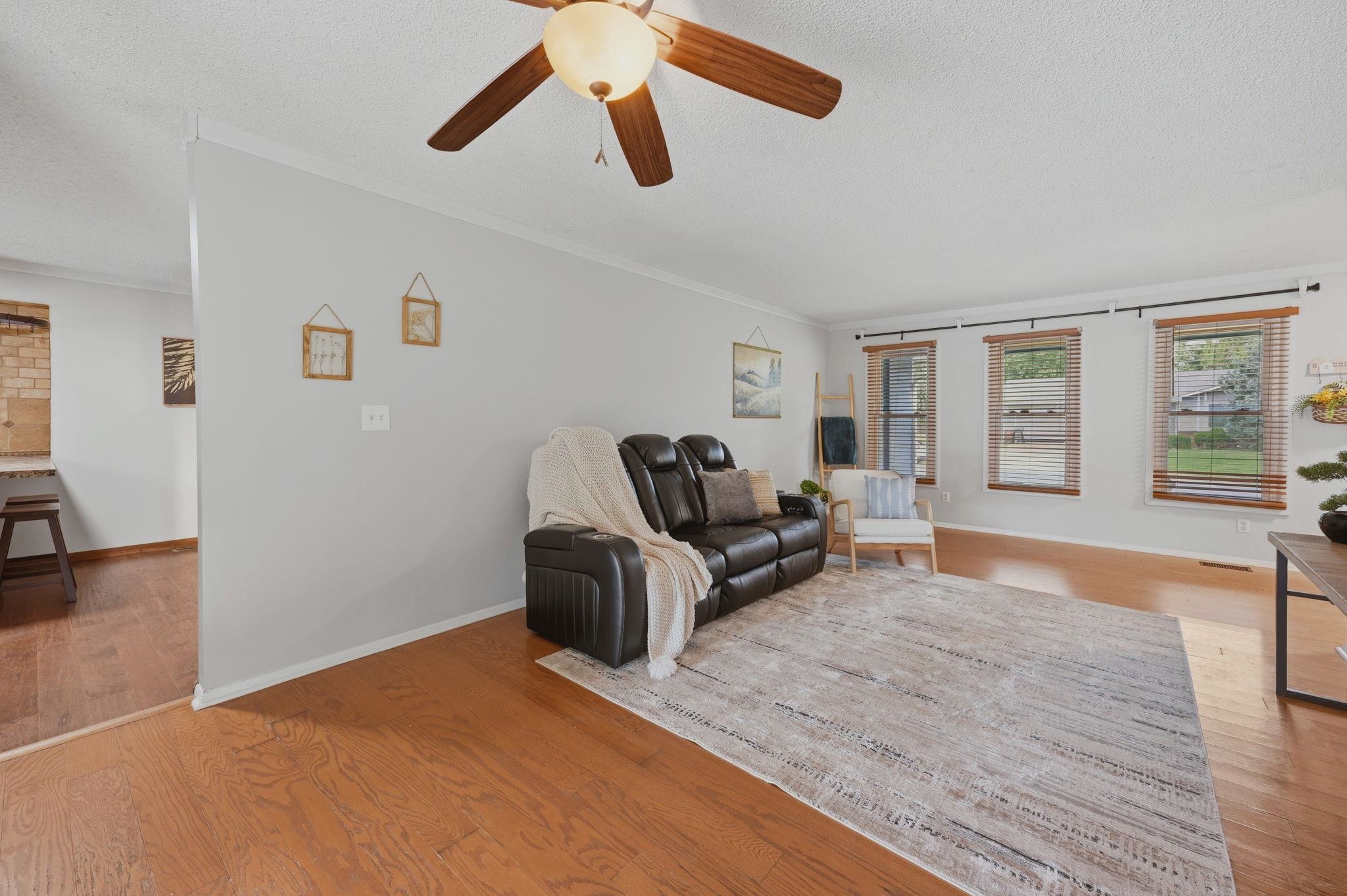 513 E Burning Tree Road Property Photo 5