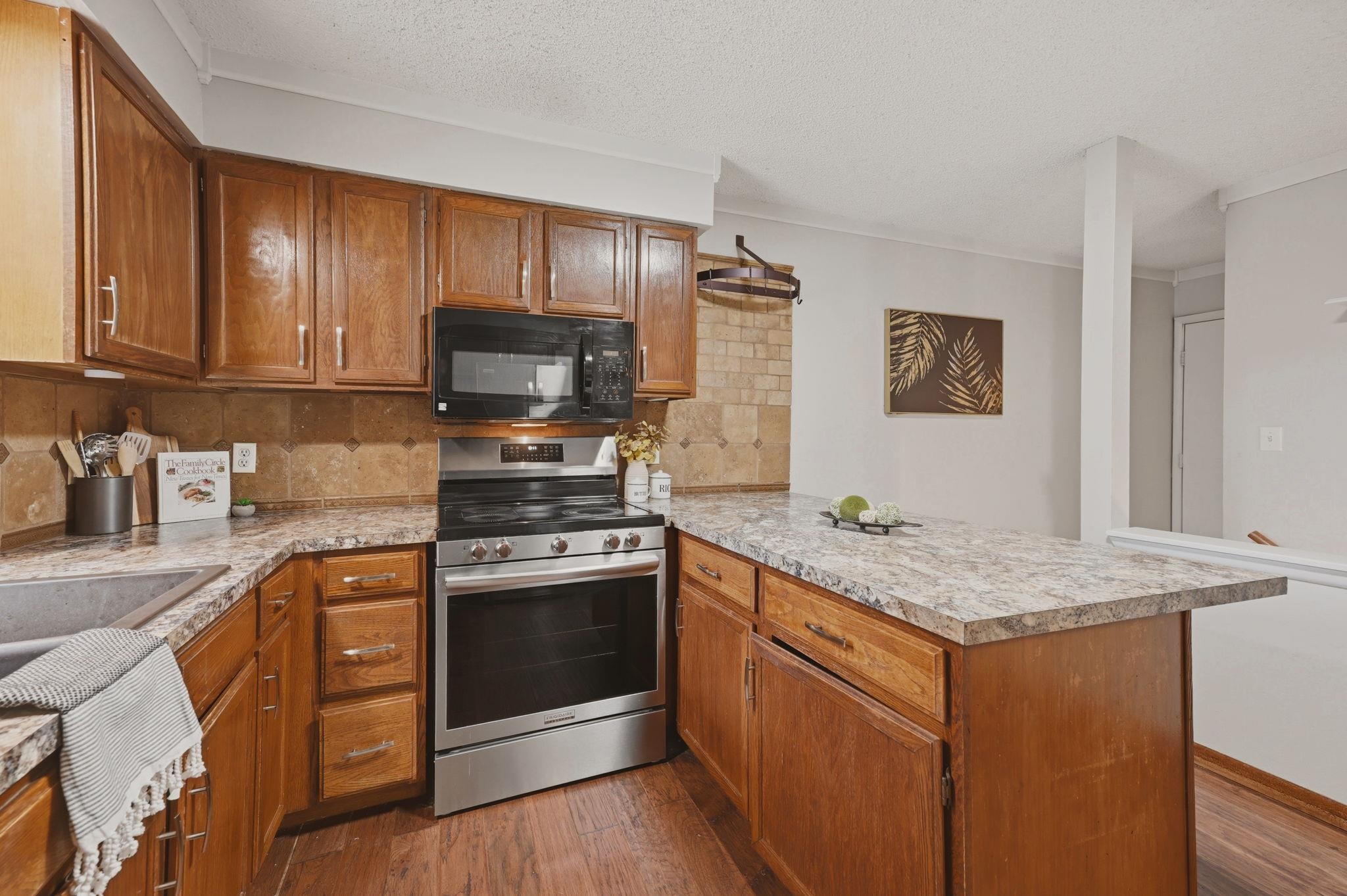 513 E Burning Tree Road Property Photo 10