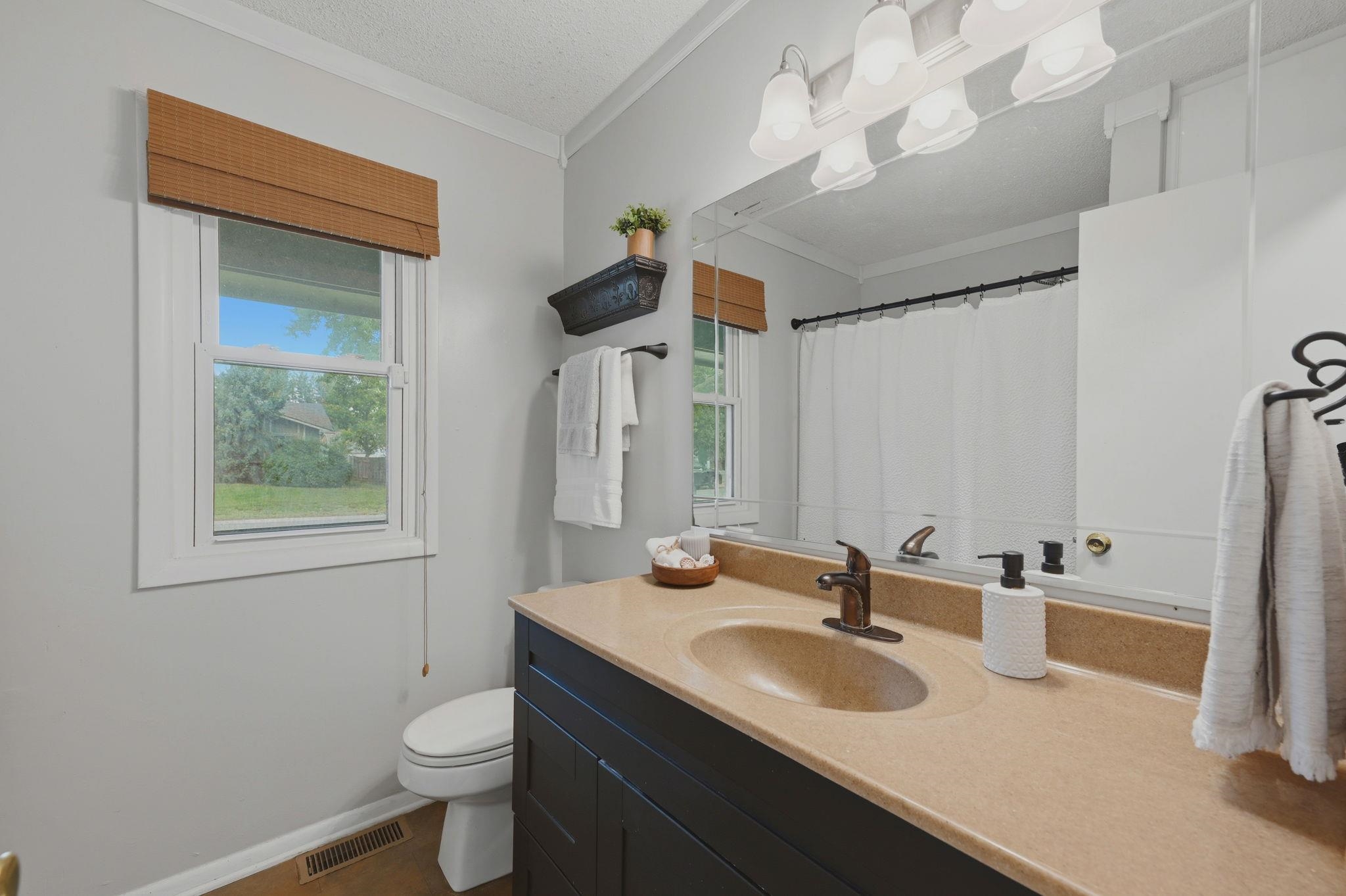 513 E Burning Tree Road Property Photo 15