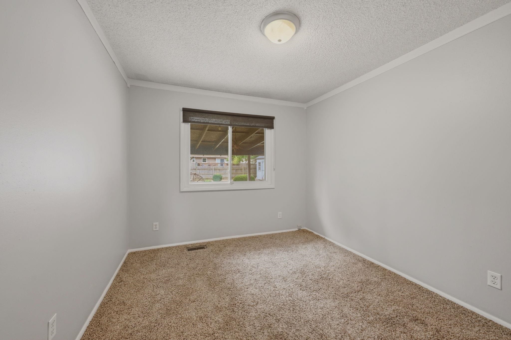 513 E Burning Tree Road Property Photo 17
