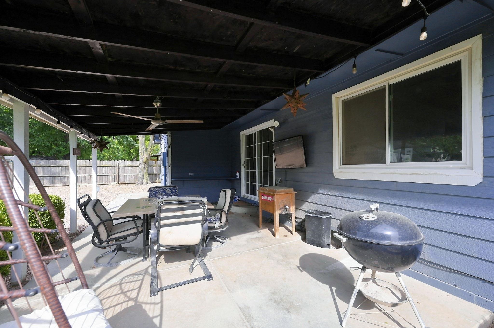 513 E Burning Tree Road Property Photo 28