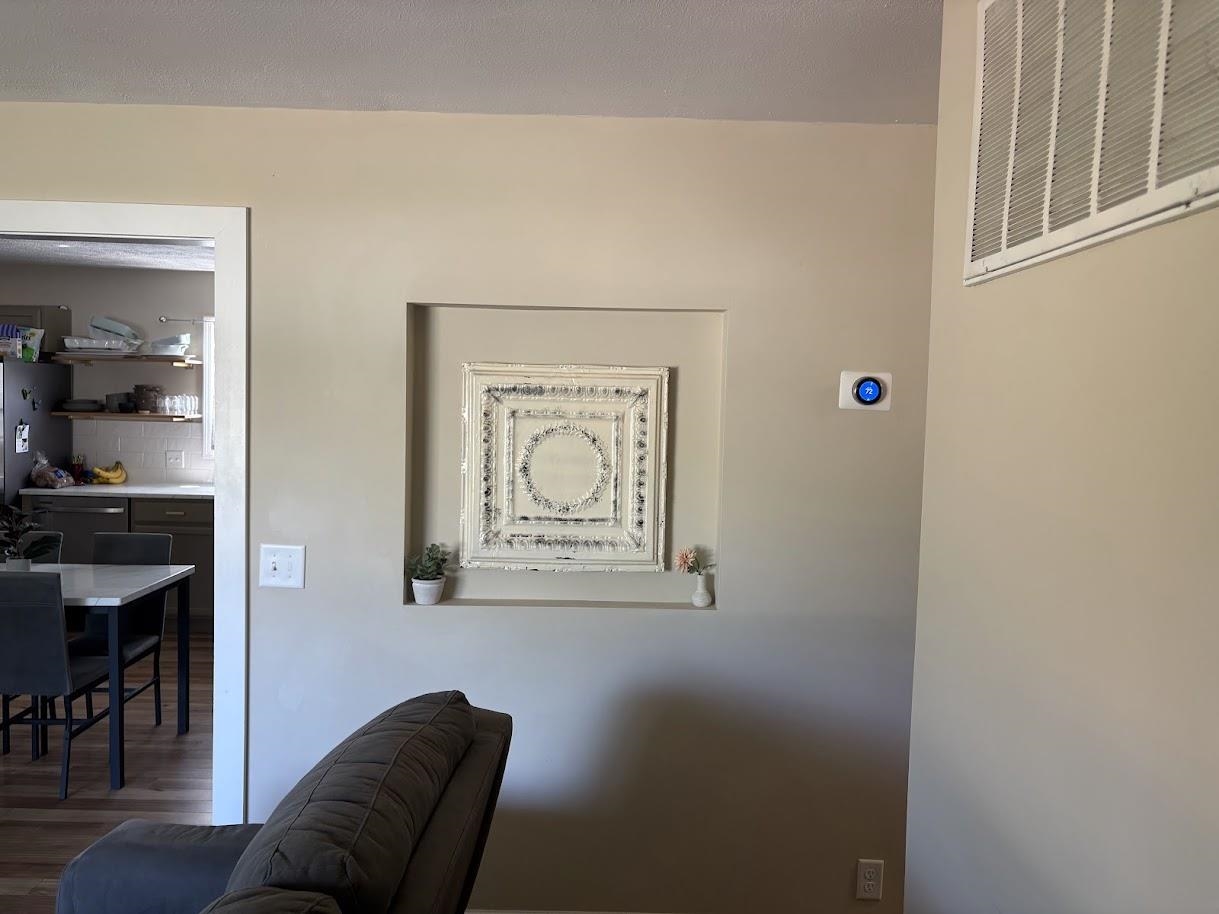 1607 Hickory St Property Photo 4