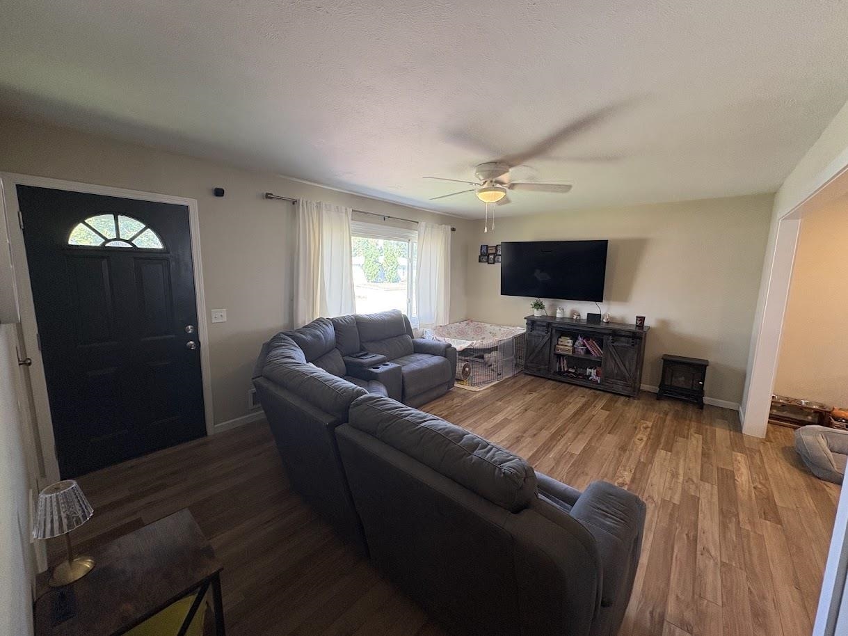 1607 Hickory St Property Photo 5