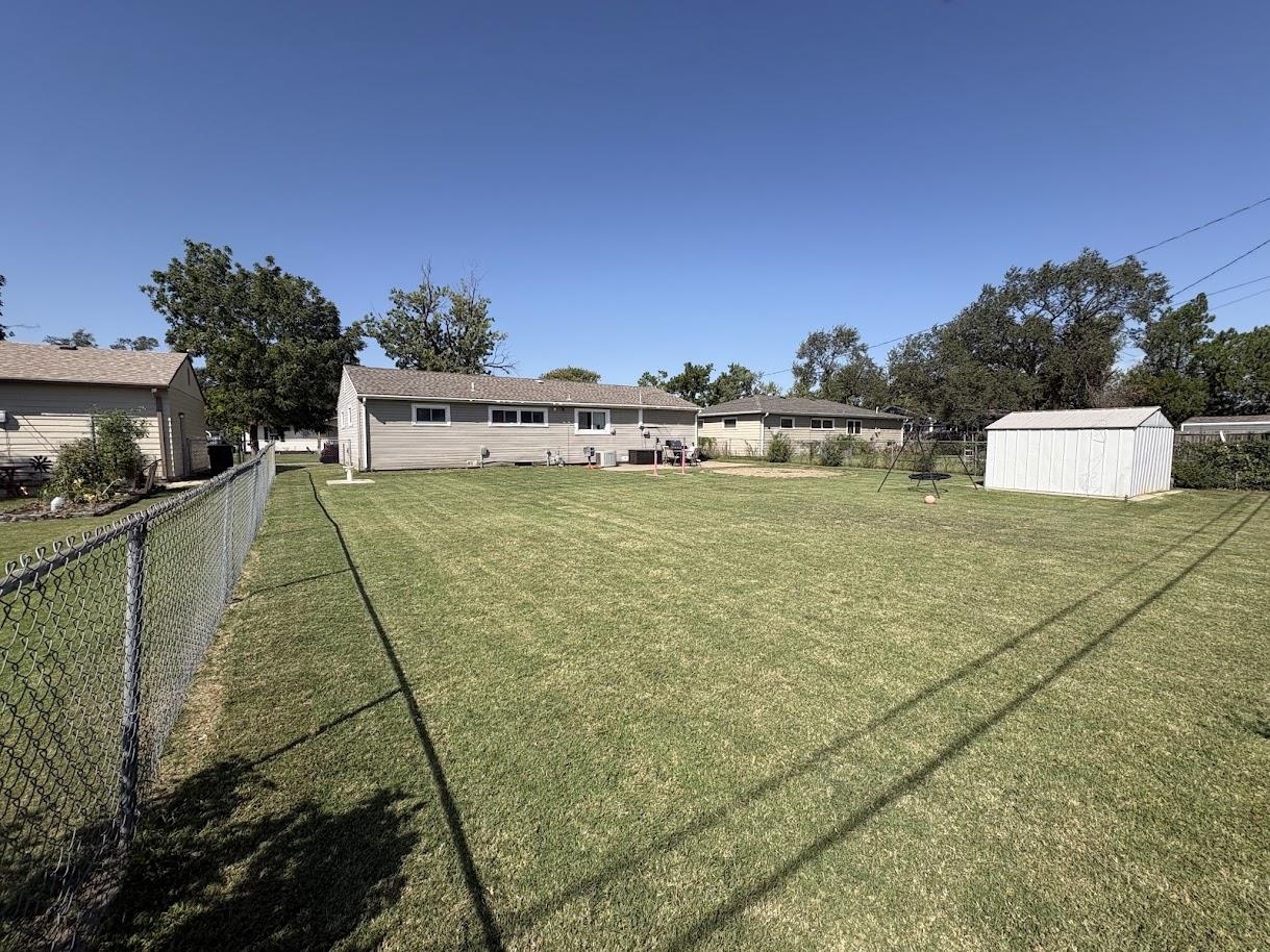 1607 Hickory St Property Photo 16