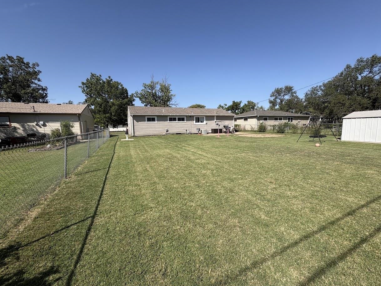 1607 Hickory St Property Photo 17